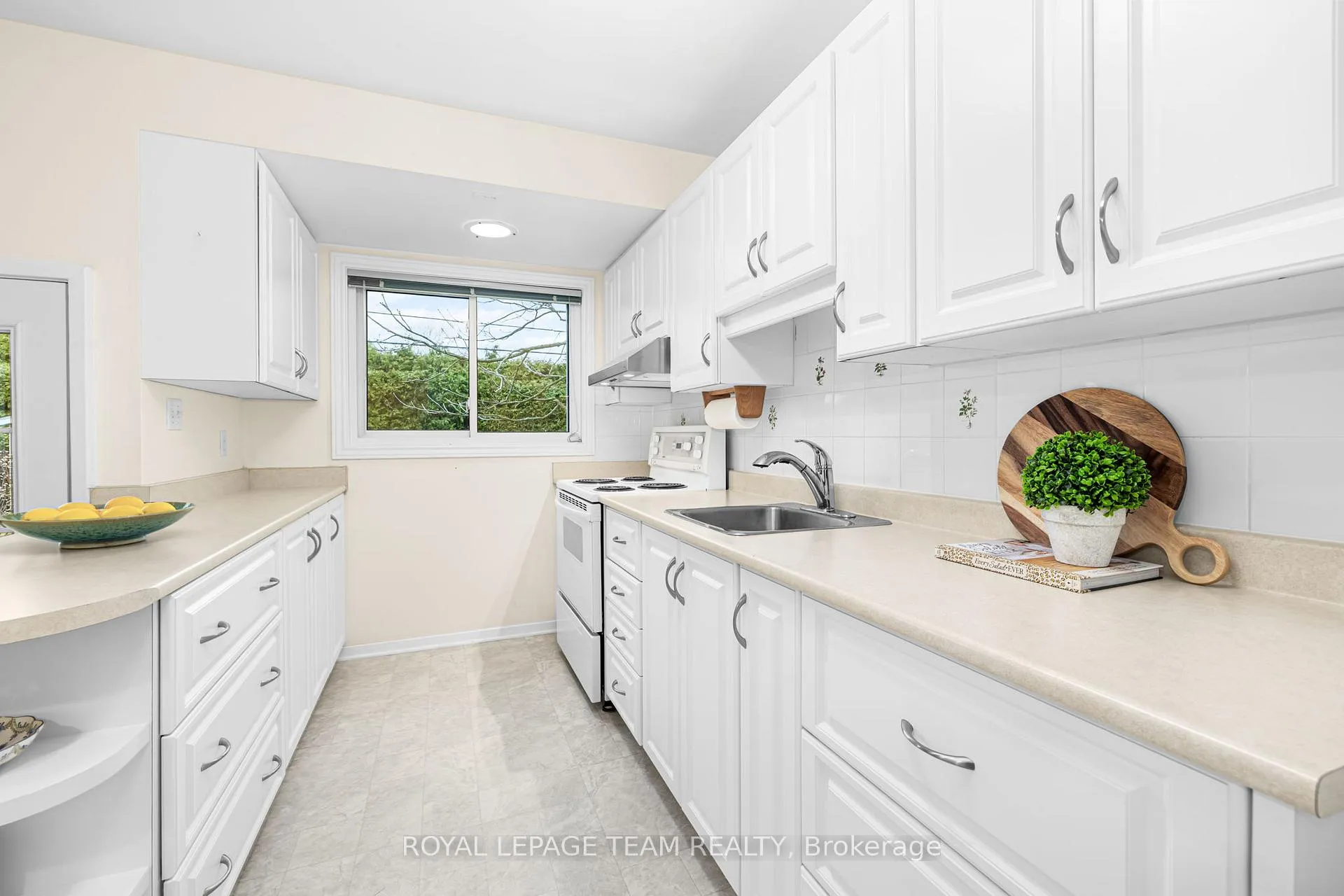 Photo 16 of 30 Elmsley Crescent, Ottawa, Arbeatha Park — HOMEH