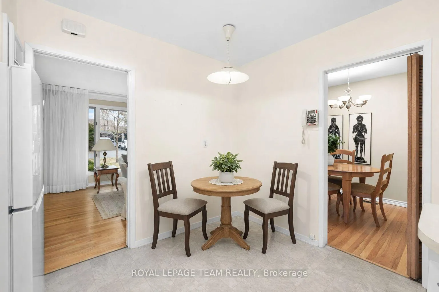 Photo 18 of 30 Elmsley Crescent, Ottawa, Arbeatha Park — HOMEH