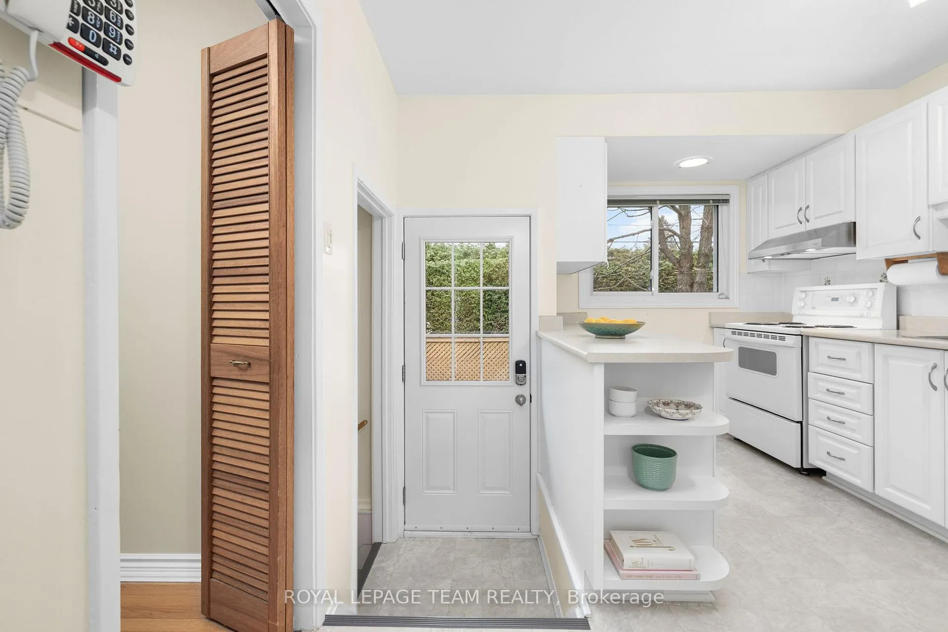 Photo 19 of 30 Elmsley Crescent, Ottawa, Arbeatha Park — HOMEH