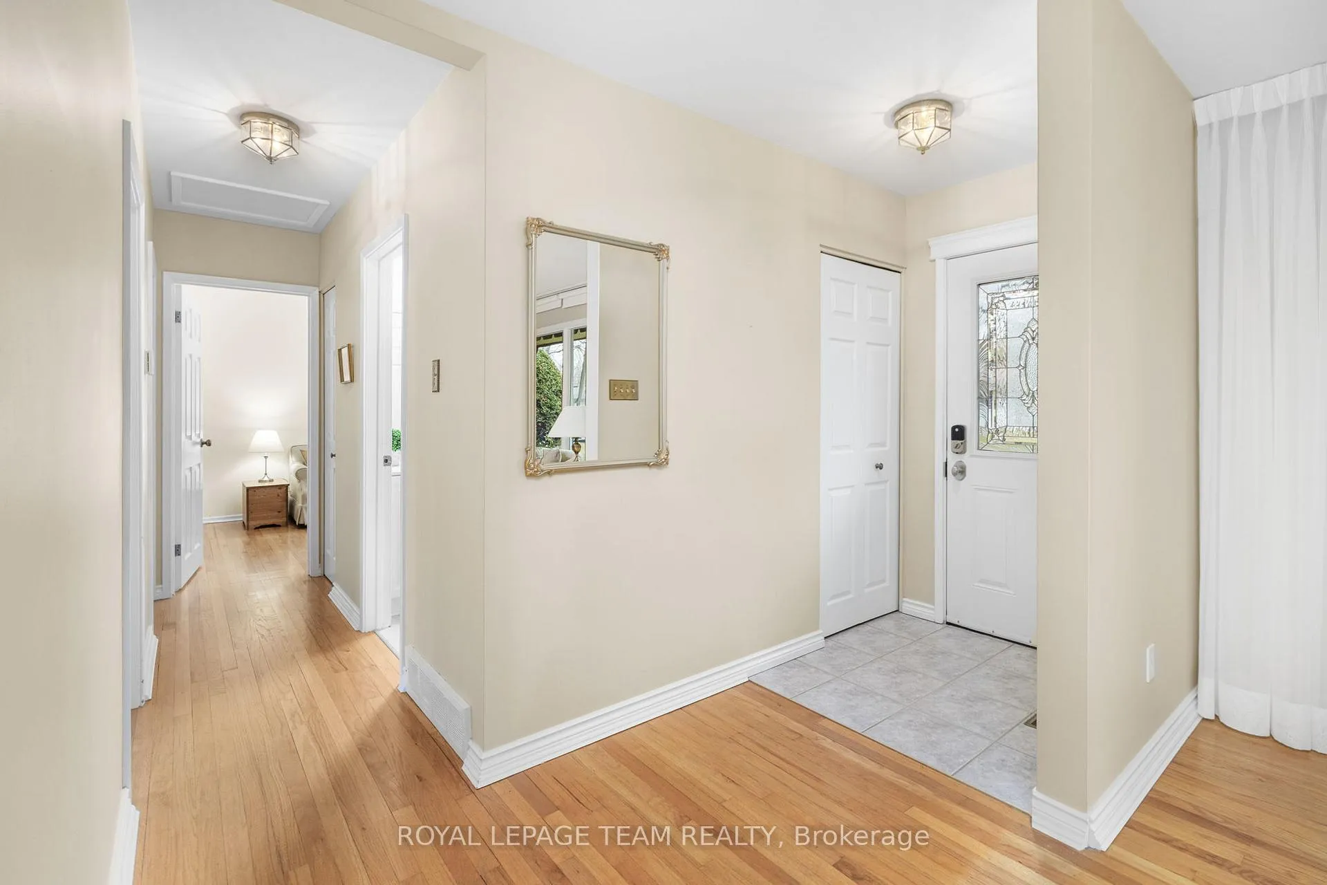 Photo 22 of 30 Elmsley Crescent, Ottawa, Arbeatha Park — HOMEH