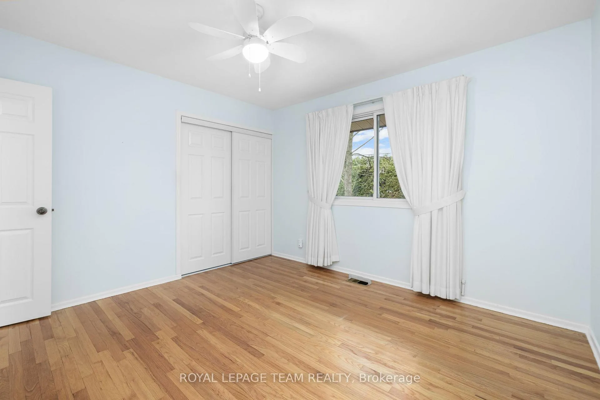 Photo 25 of 30 Elmsley Crescent, Ottawa, Arbeatha Park — HOMEH
