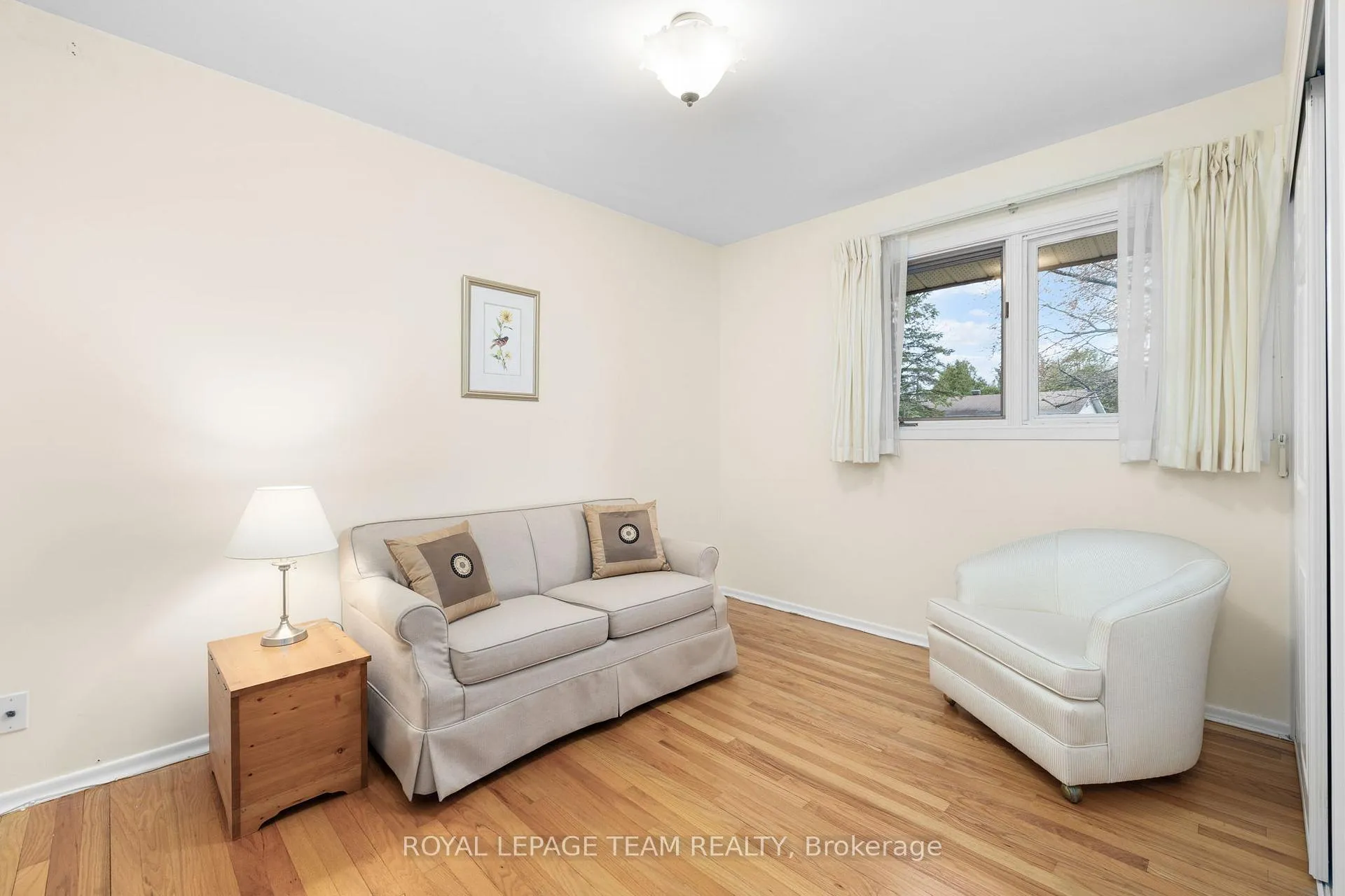 Photo 26 of 30 Elmsley Crescent, Ottawa, Arbeatha Park — HOMEH