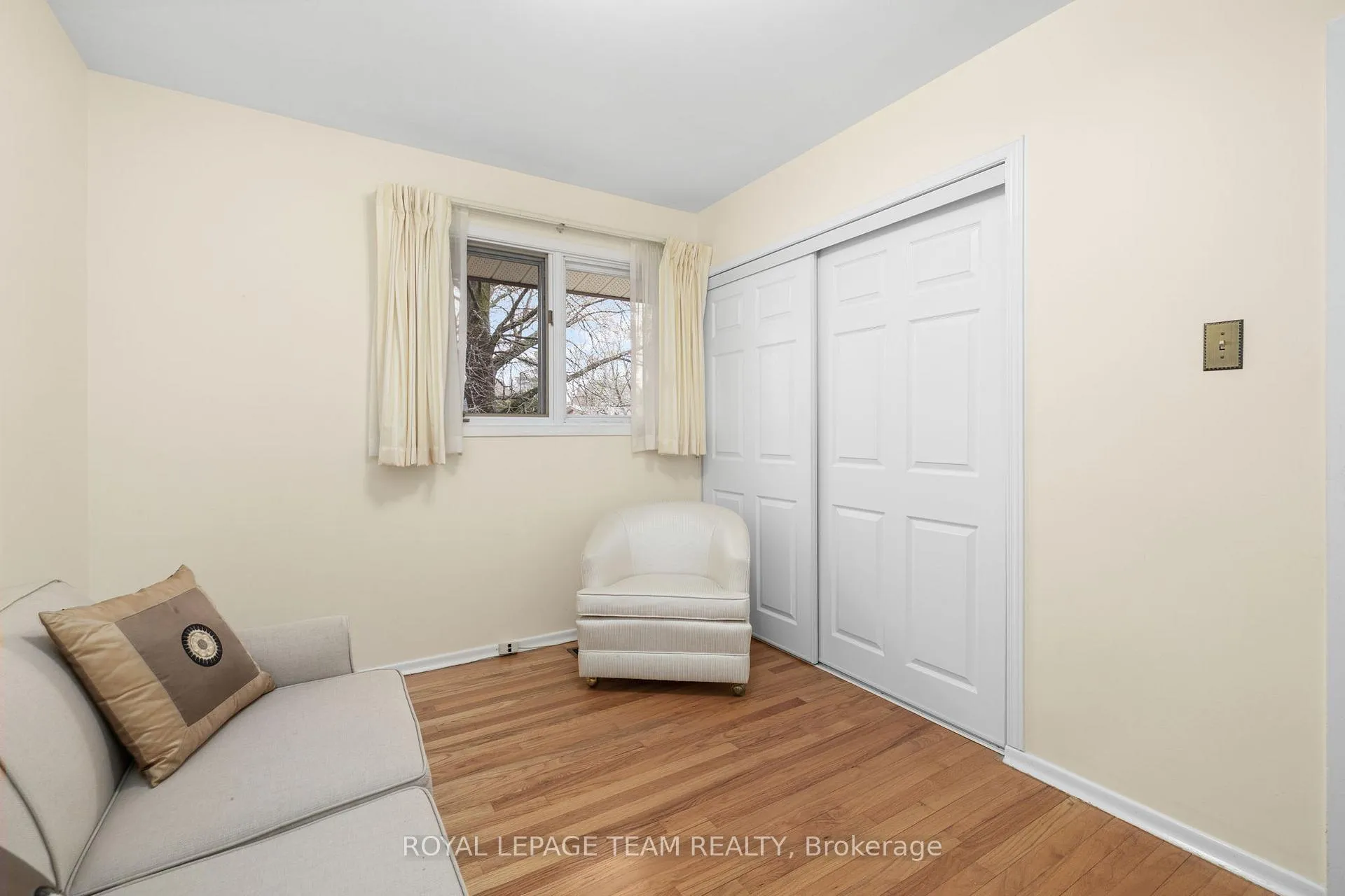 Photo 27 of 30 Elmsley Crescent, Ottawa, Arbeatha Park — HOMEH
