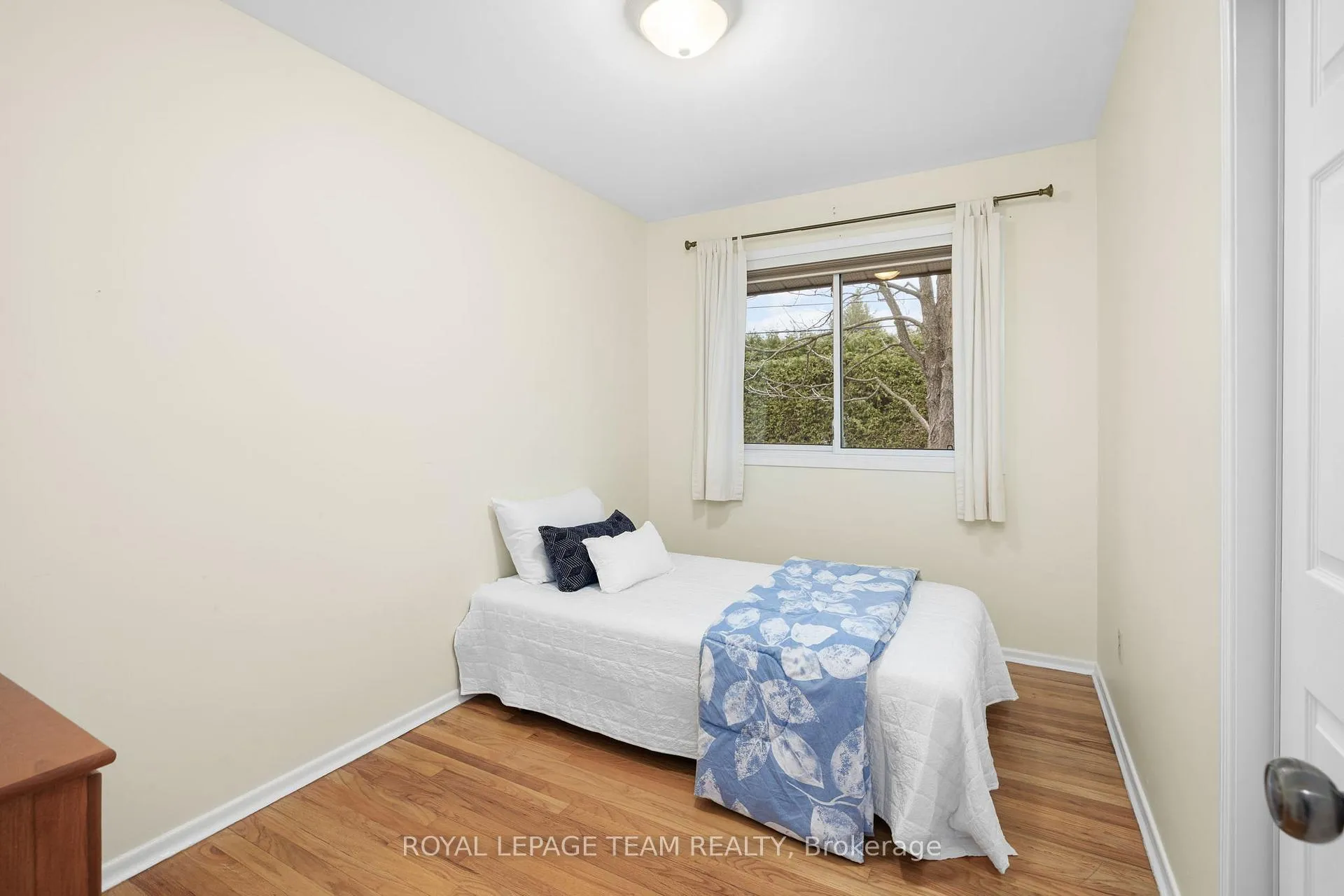 Photo 28 of 30 Elmsley Crescent, Ottawa, Arbeatha Park — HOMEH