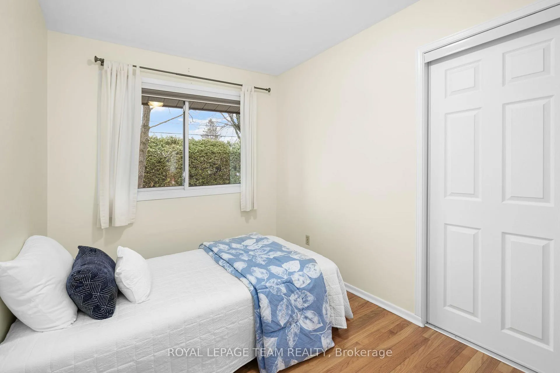 Photo 29 of 30 Elmsley Crescent, Ottawa, Arbeatha Park — HOMEH