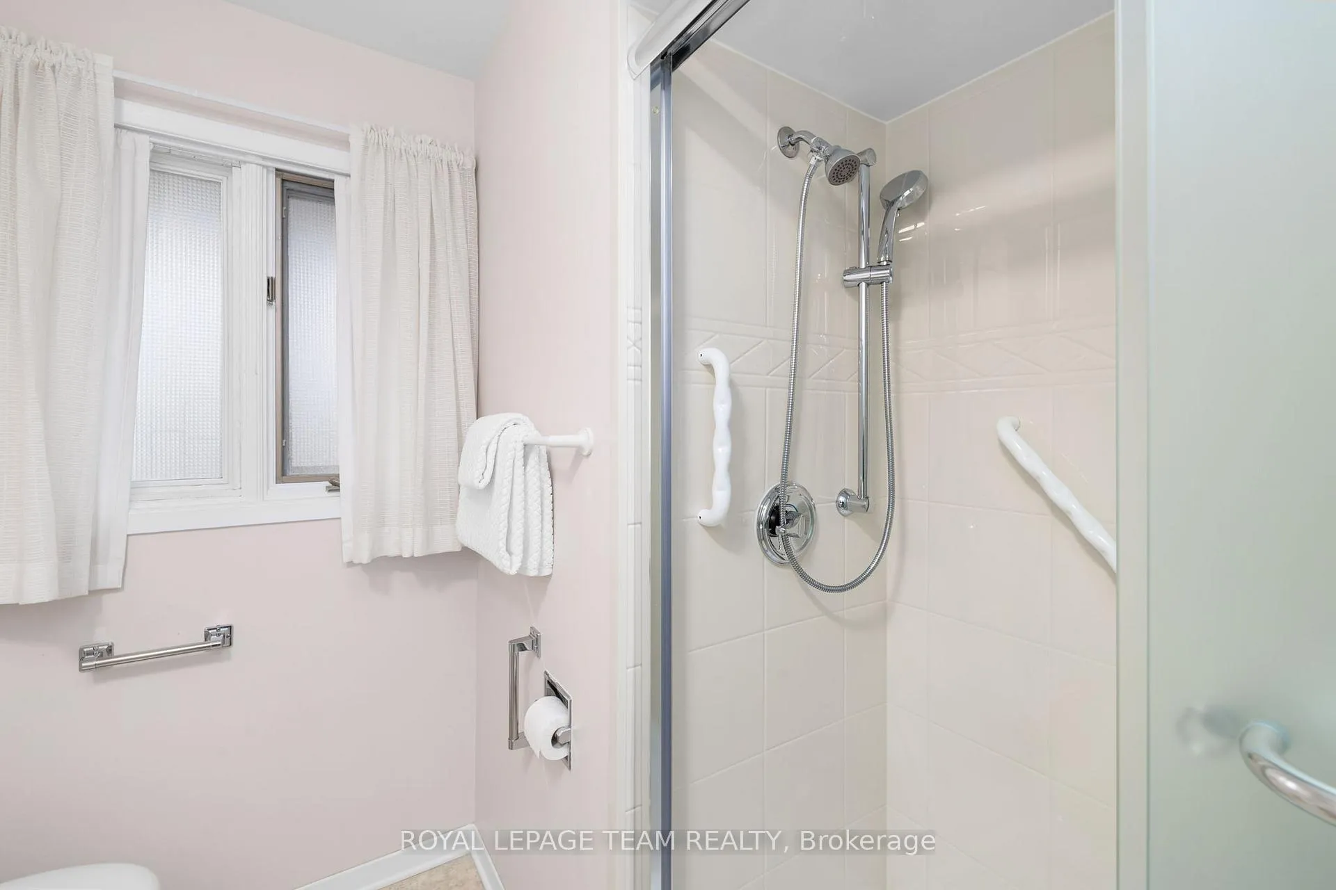 Photo 31 of 30 Elmsley Crescent, Ottawa, Arbeatha Park — HOMEH