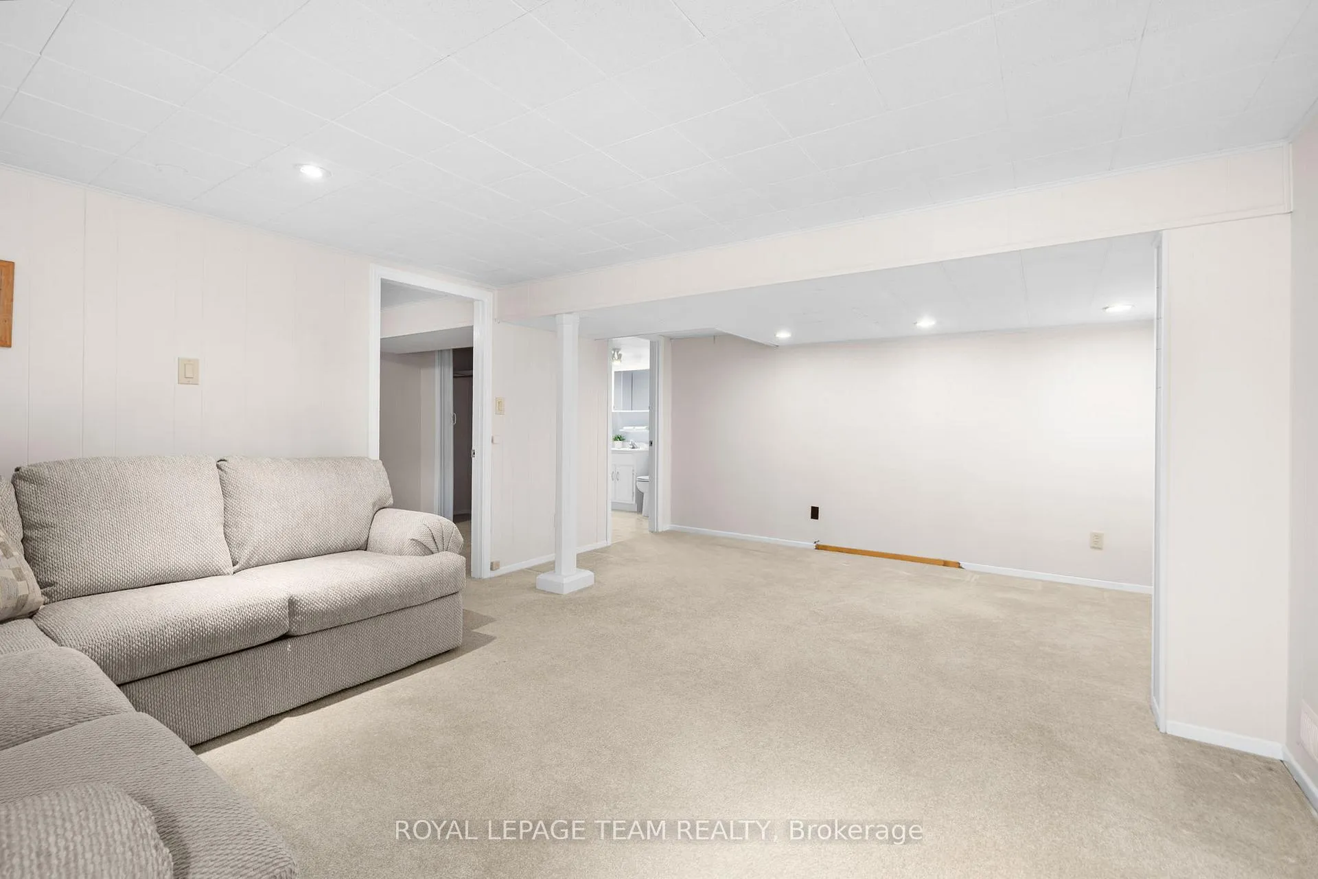 Photo 36 of 30 Elmsley Crescent, Ottawa, Arbeatha Park — HOMEH