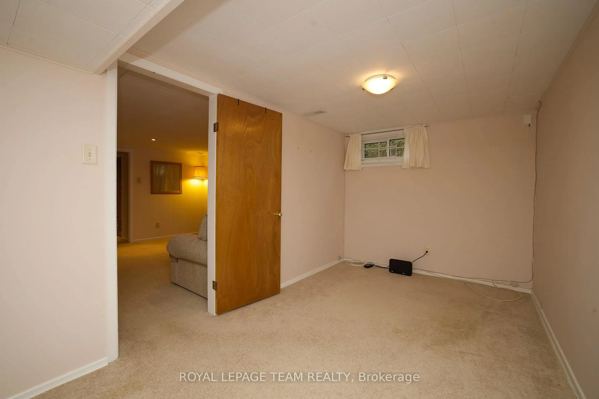 Photo 37 of 30 Elmsley Crescent, Ottawa, Arbeatha Park — HOMEH