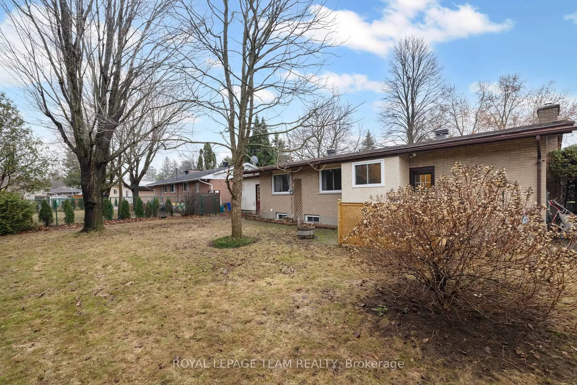 Photo 42 of 30 Elmsley Crescent, Ottawa, Arbeatha Park — HOMEH