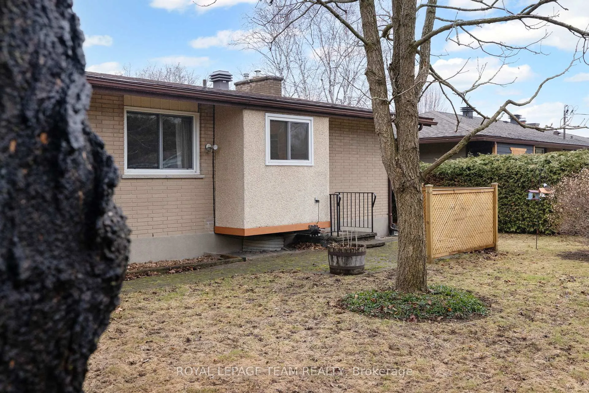Photo 43 of 30 Elmsley Crescent, Ottawa, Arbeatha Park — HOMEH