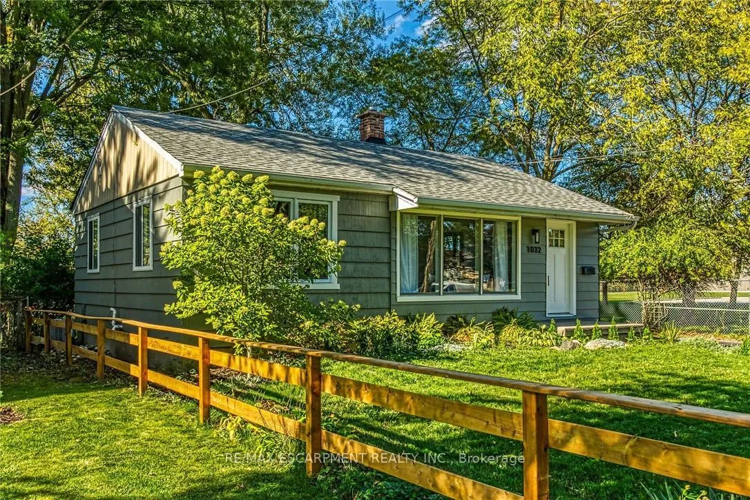 Photo 2 of 1032 Pine Street, Haldimand, Dunnville — HOMEH