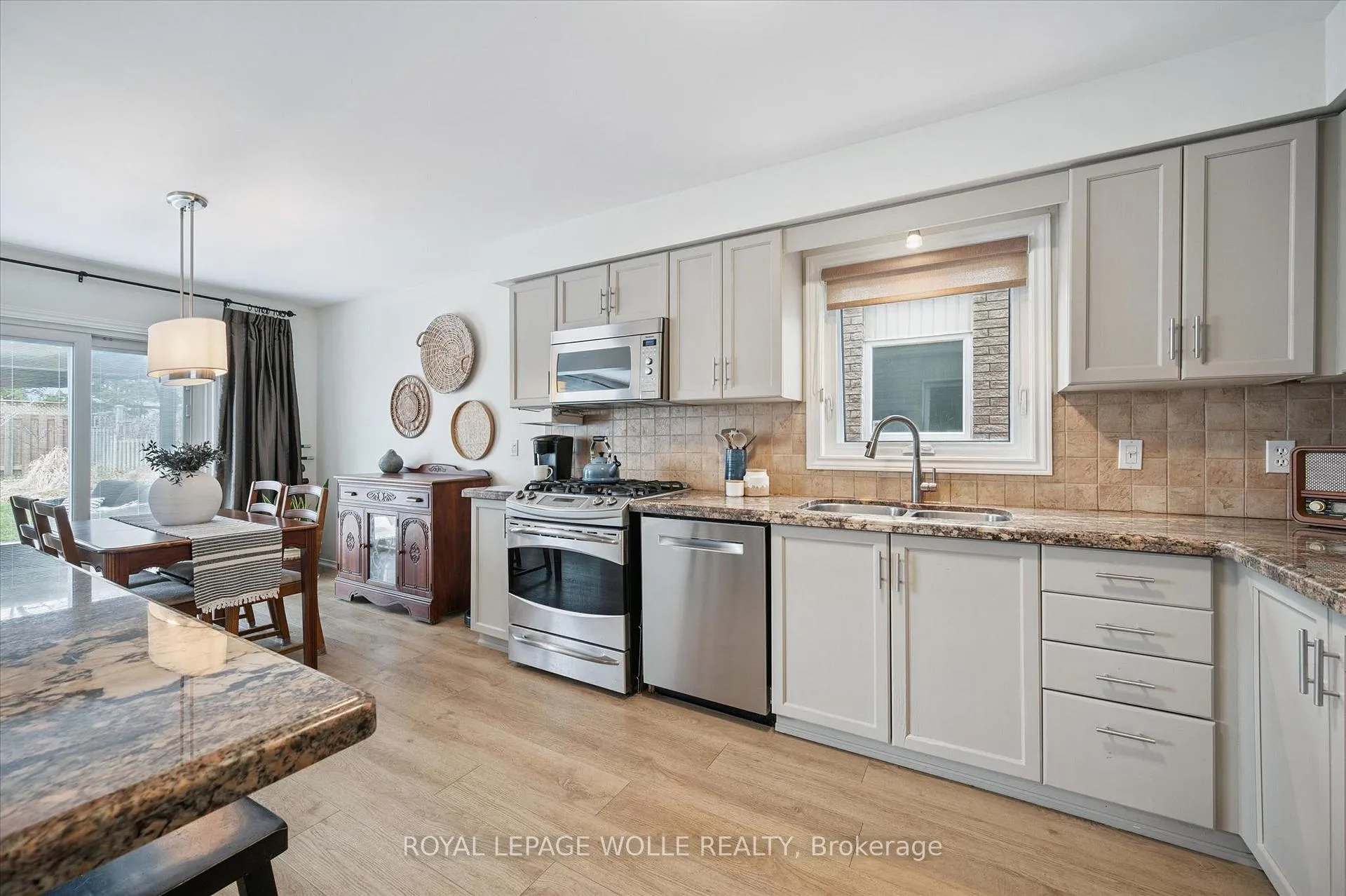Photo 15 of 458 Citadel Court, Waterloo — HOMEH