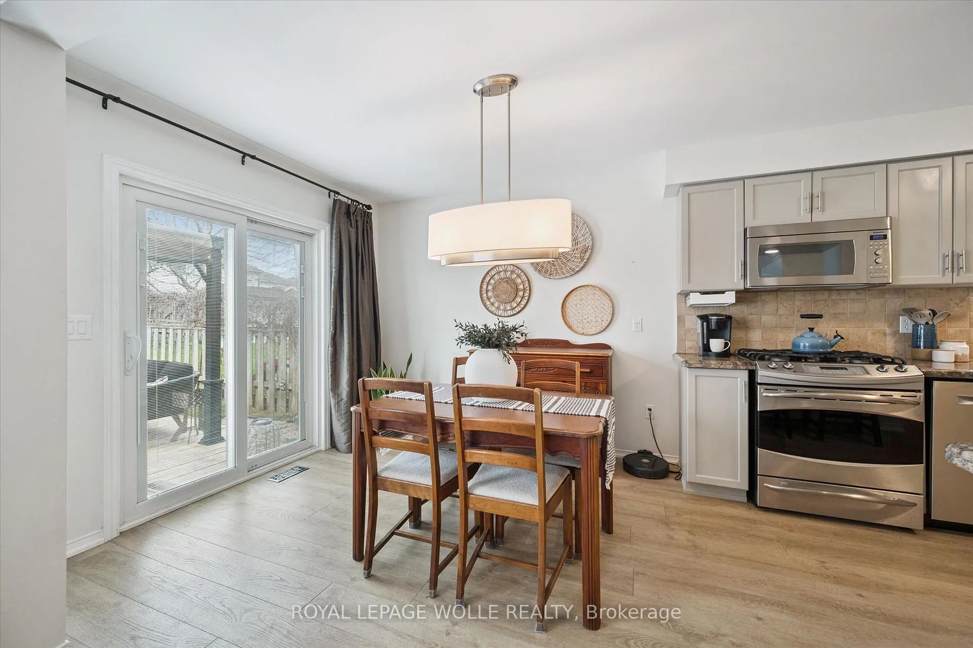 Photo 17 of 458 Citadel Court, Waterloo — HOMEH
