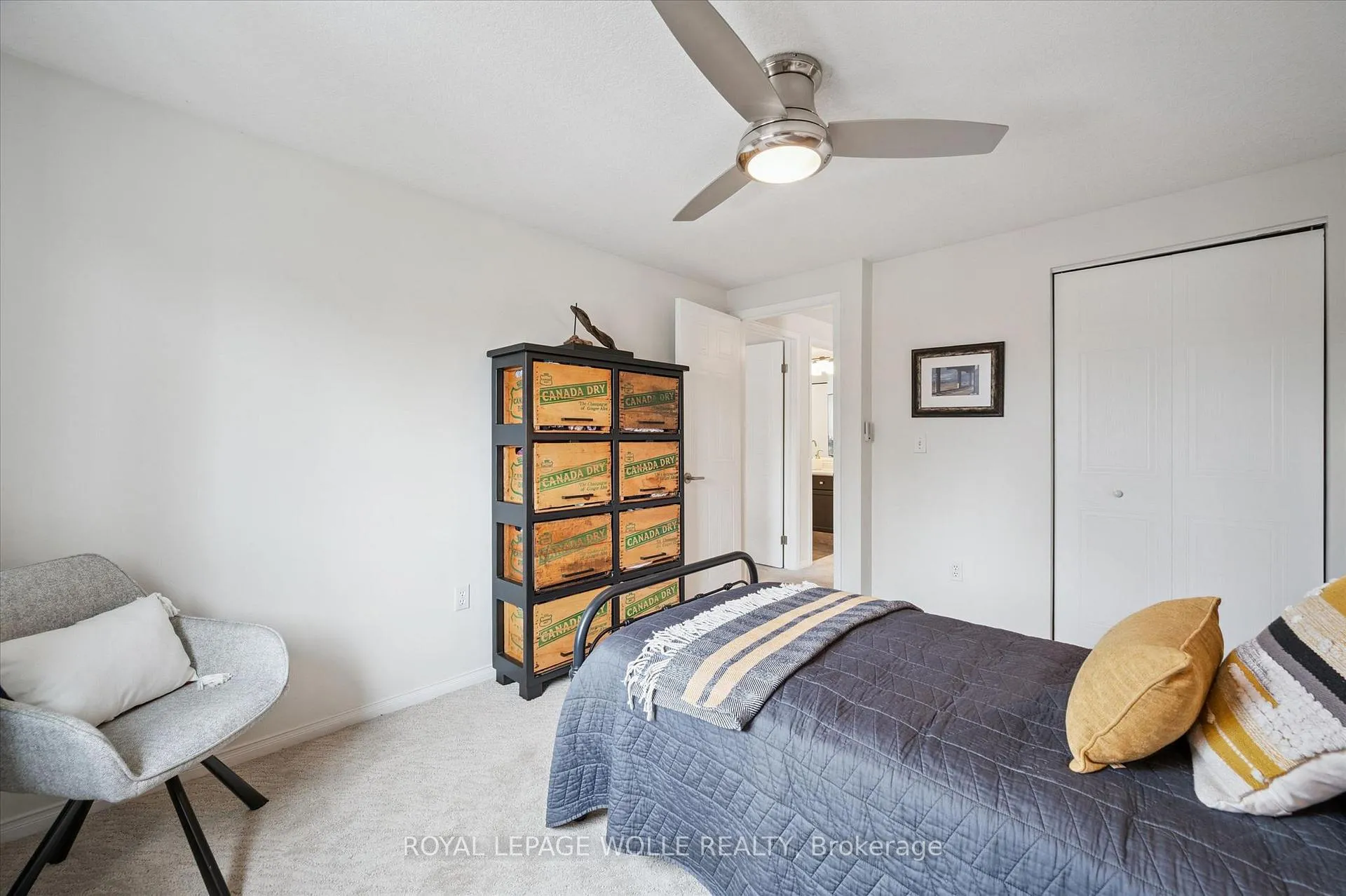 Photo 21 of 458 Citadel Court, Waterloo — HOMEH
