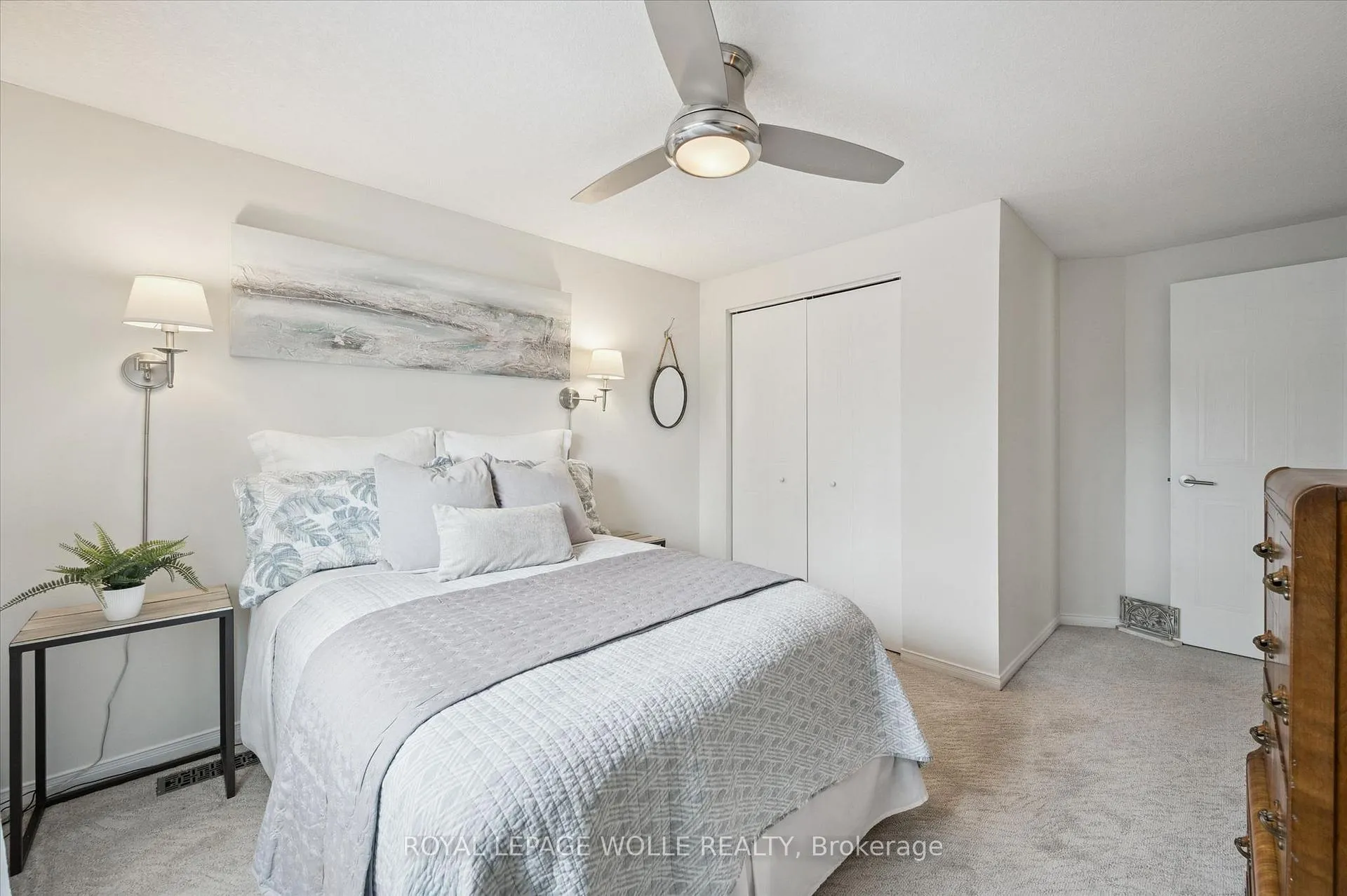 Photo 23 of 458 Citadel Court, Waterloo — HOMEH