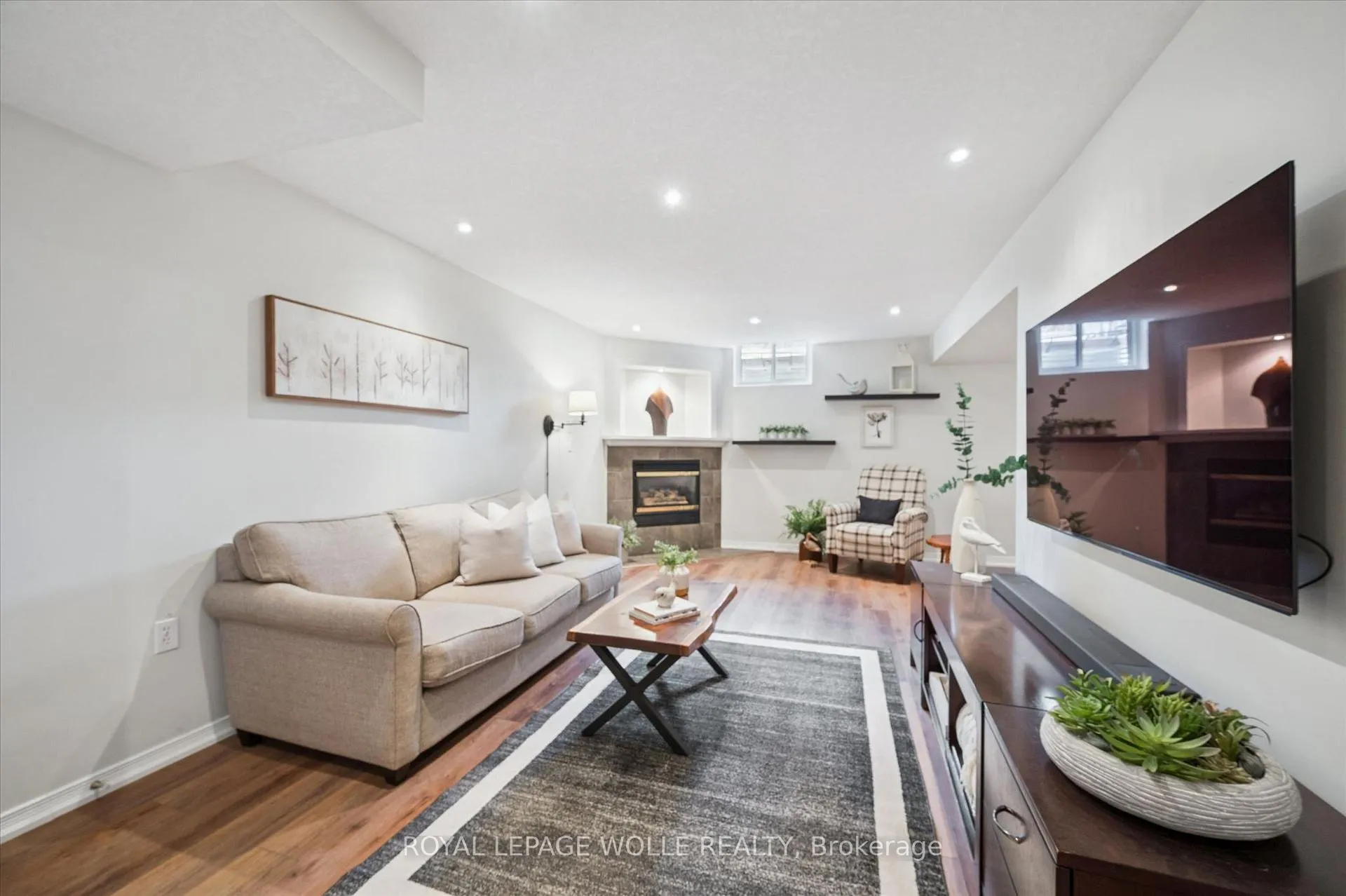Photo 29 of 458 Citadel Court, Waterloo — HOMEH
