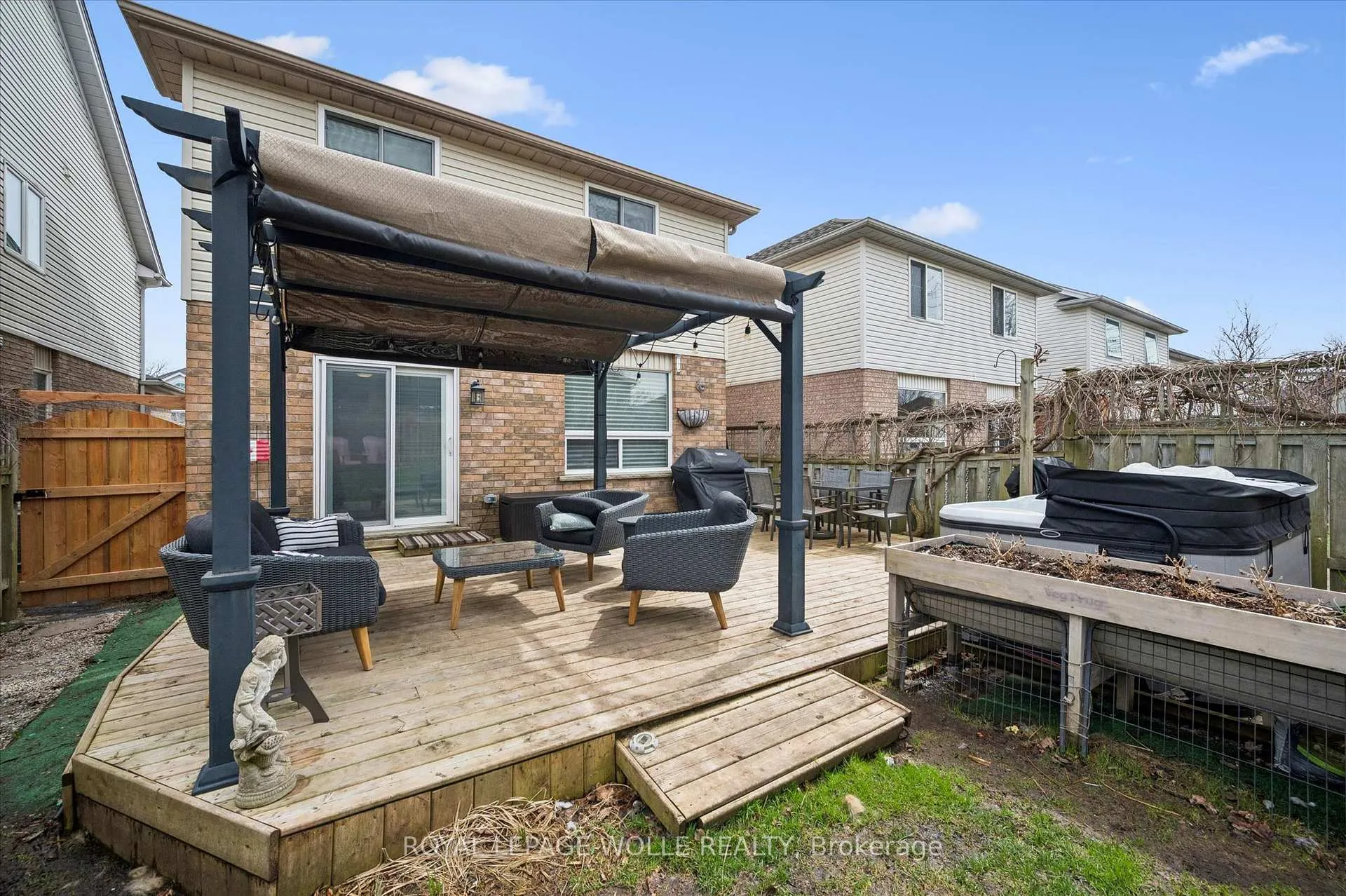Photo 38 of 458 Citadel Court, Waterloo — HOMEH