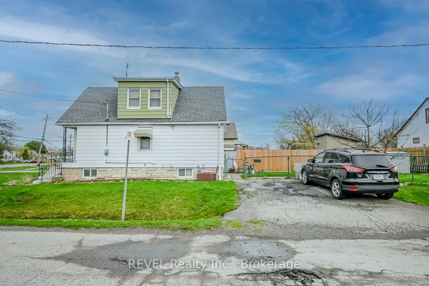 Photo 2 of 76 Lincoln Avenue, St. Catharines, Oakdale — HOMEH