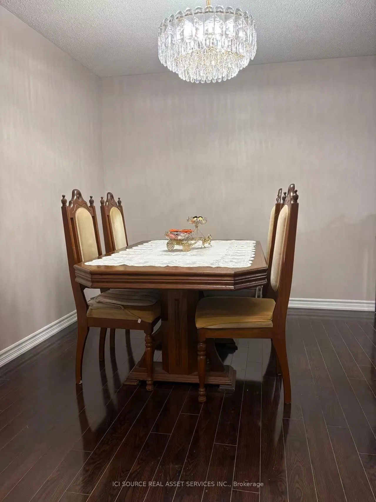 Photo 2 of Unit Upper Unit, 19 Talbot Street, Brampton, Brampton West — HOMEH