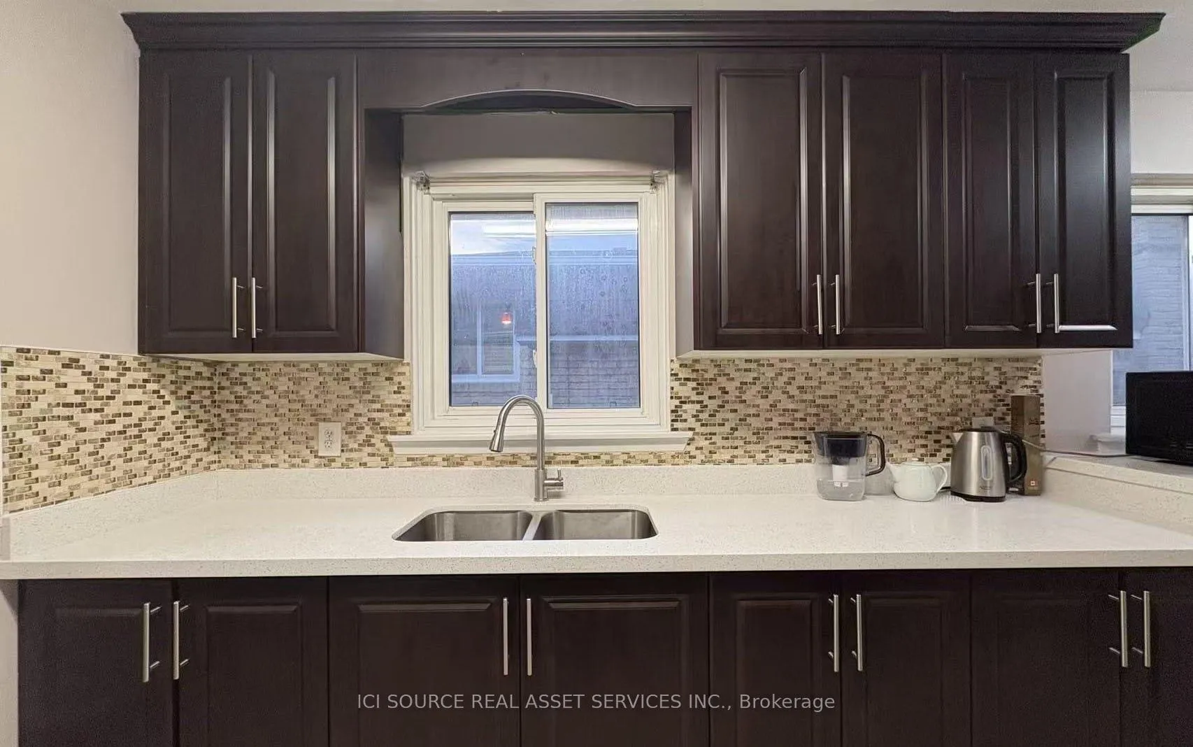 Photo 4 of Unit Upper Unit, 19 Talbot Street, Brampton, Brampton West — HOMEH