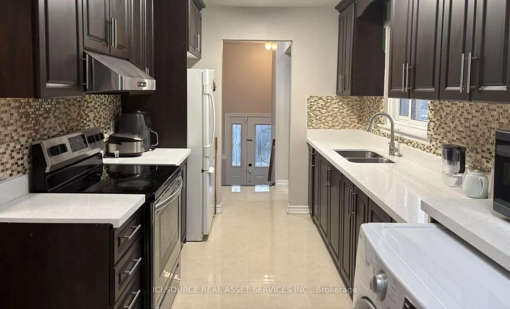 Photo 5 of Unit Upper Unit, 19 Talbot Street, Brampton, Brampton West — HOMEH