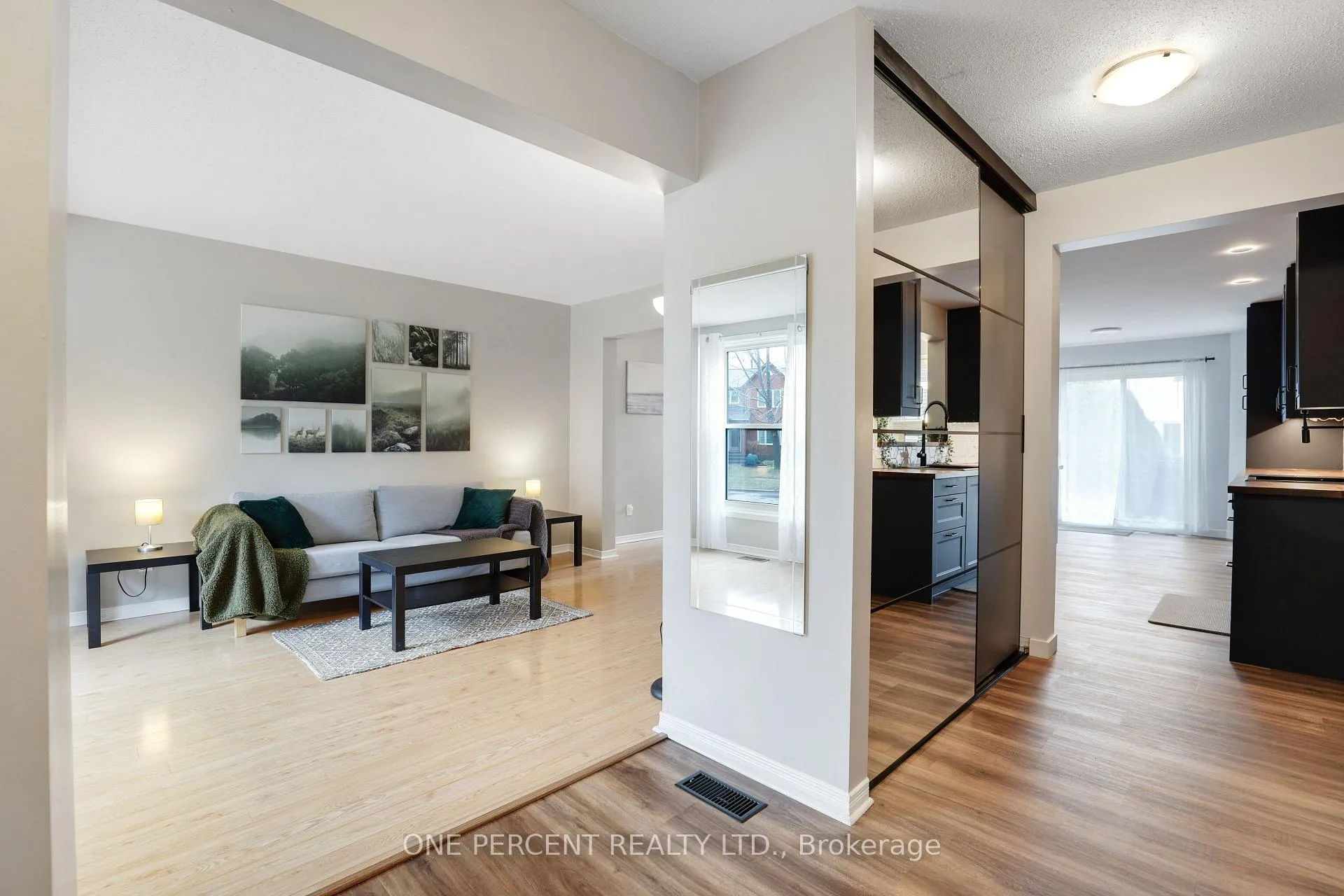 Photo 5 of 1570 Champneuf Drive, Ottawa, Chateauneuf — HOMEH