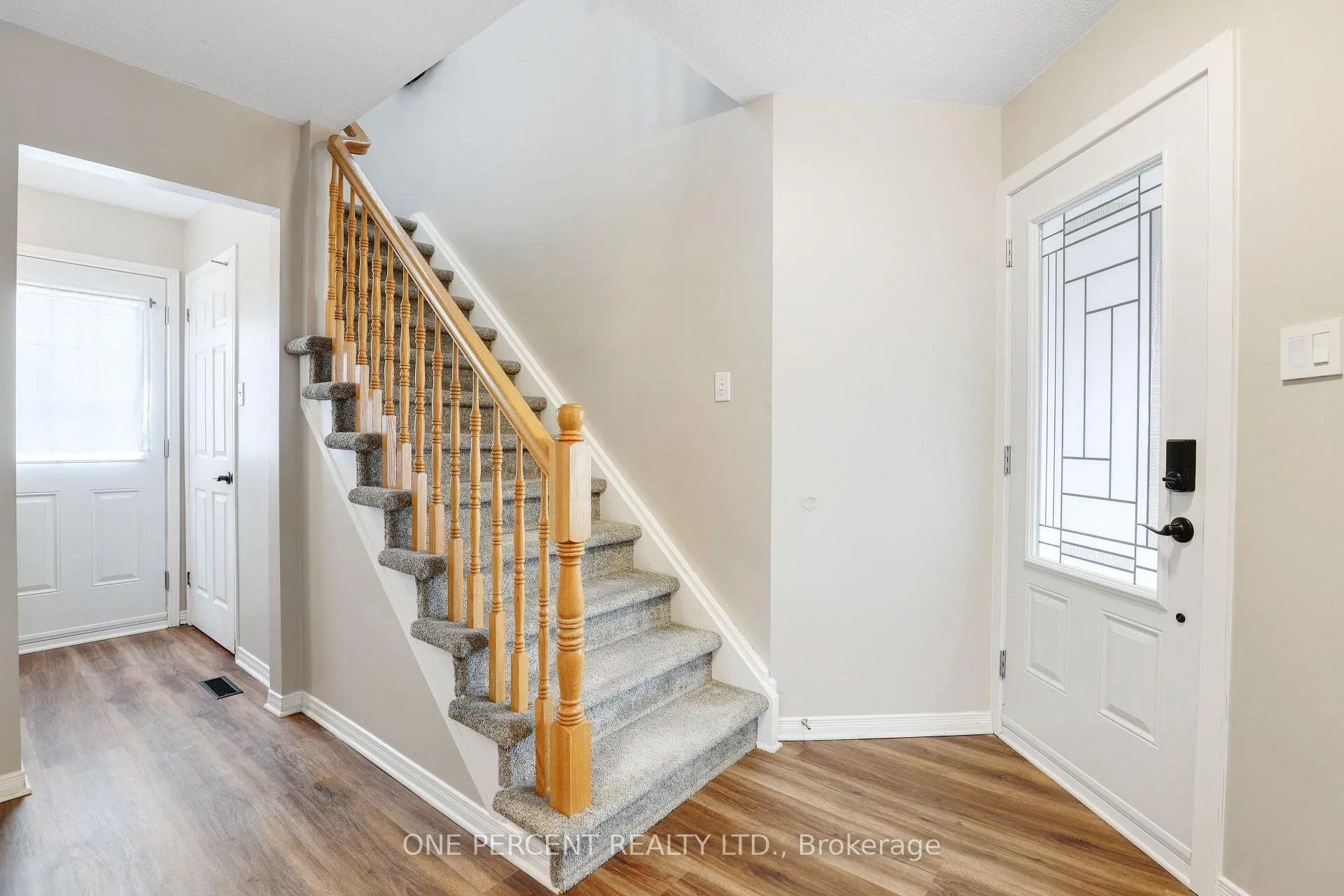 Photo 6 of 1570 Champneuf Drive, Ottawa, Chateauneuf — HOMEH