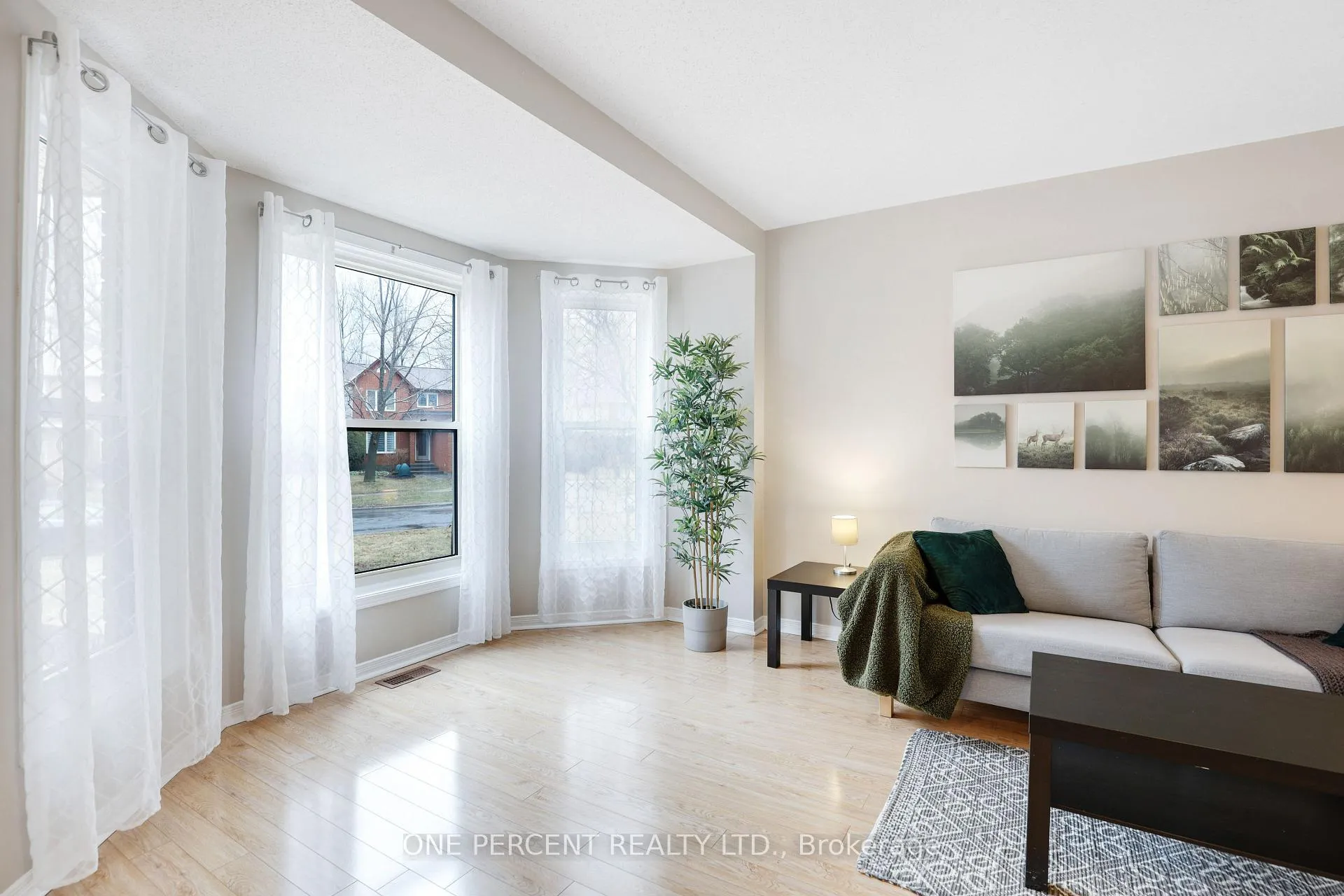 Photo 7 of 1570 Champneuf Drive, Ottawa, Chateauneuf — HOMEH