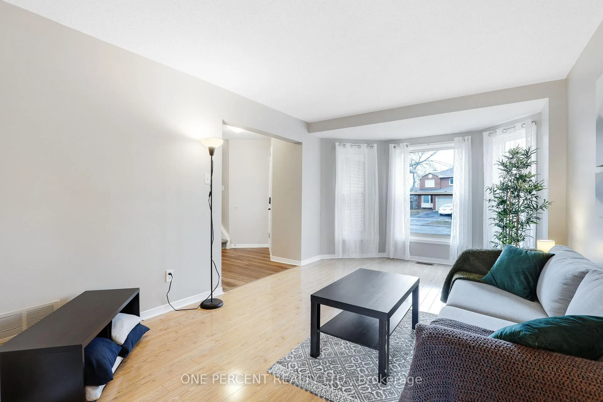Photo 10 of 1570 Champneuf Drive, Ottawa, Chateauneuf — HOMEH