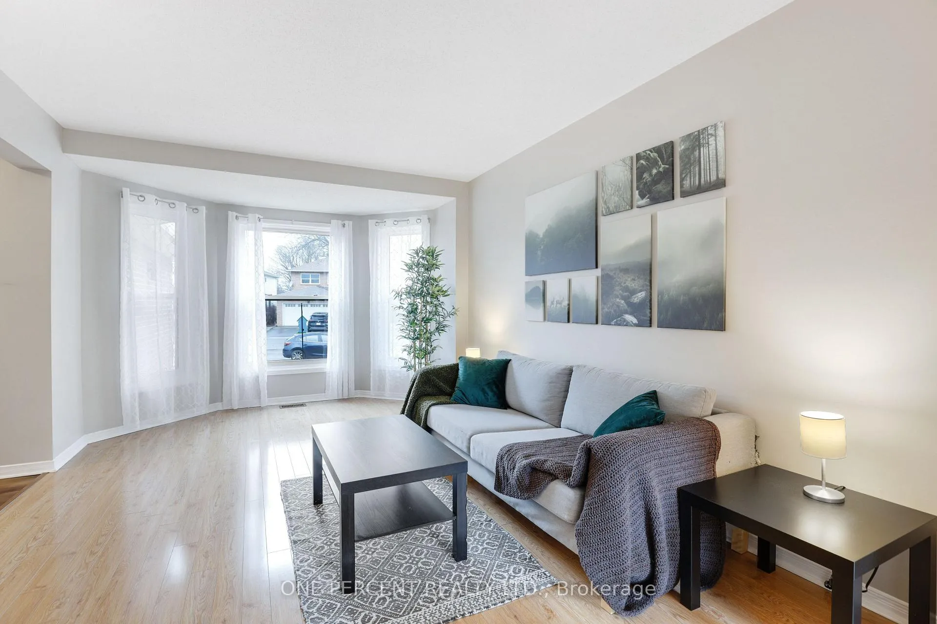 Photo 11 of 1570 Champneuf Drive, Ottawa, Chateauneuf — HOMEH