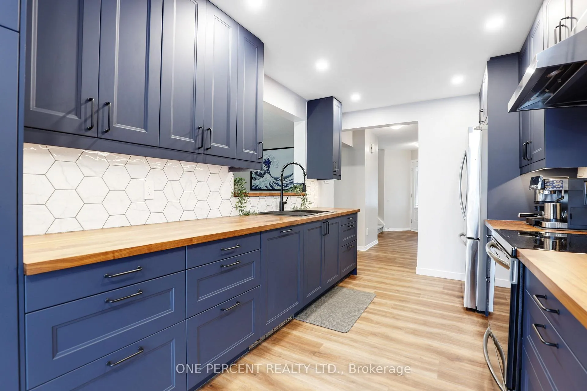 Photo 17 of 1570 Champneuf Drive, Ottawa, Chateauneuf — HOMEH