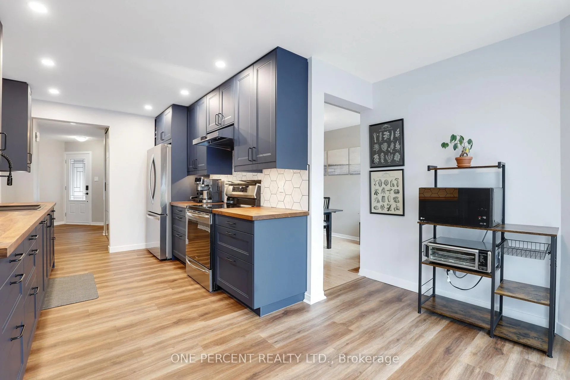 Photo 18 of 1570 Champneuf Drive, Ottawa, Chateauneuf — HOMEH
