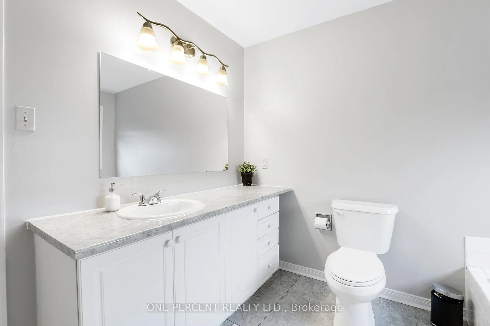 Photo 28 of 1570 Champneuf Drive, Ottawa, Chateauneuf — HOMEH