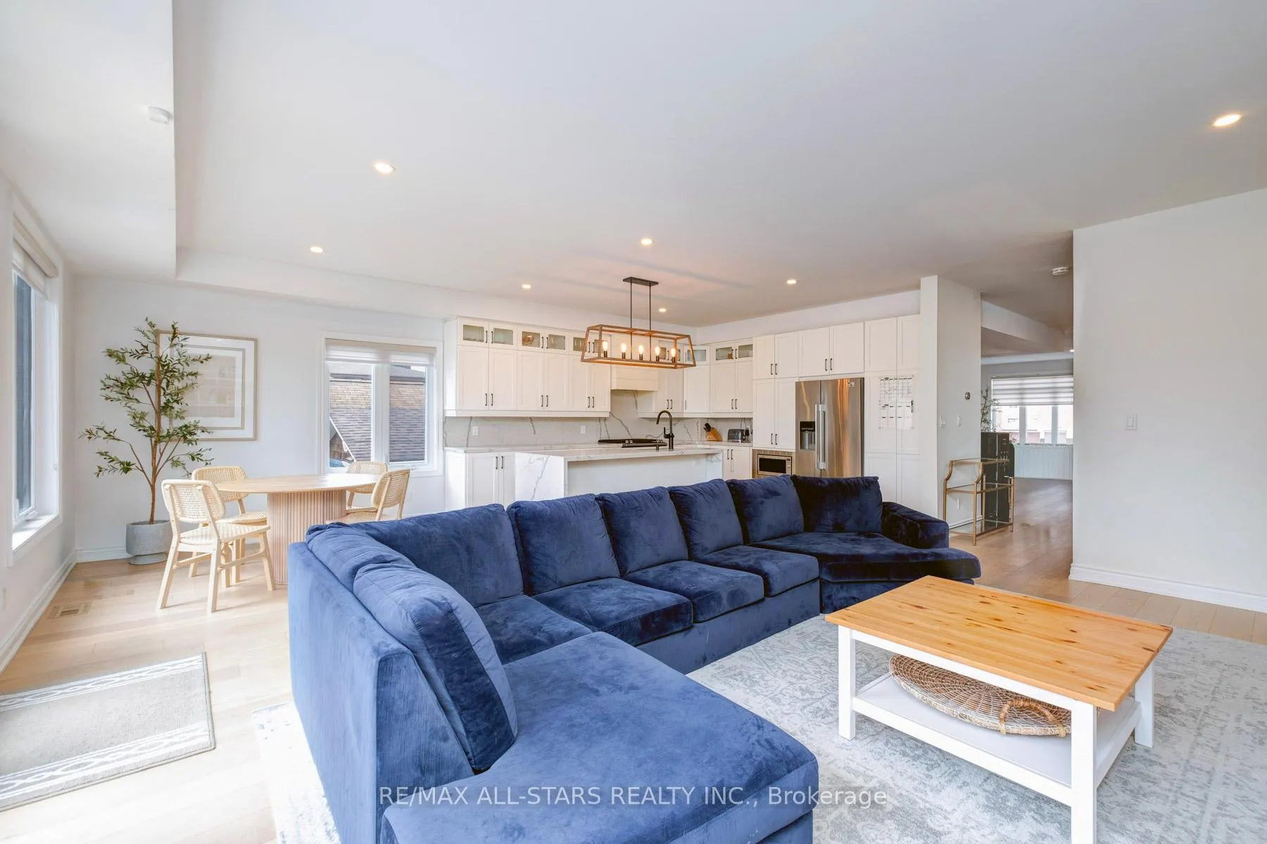 Photo 24 of 51 Elder Avenue, Etobicoke, Long Branch — HOMEH