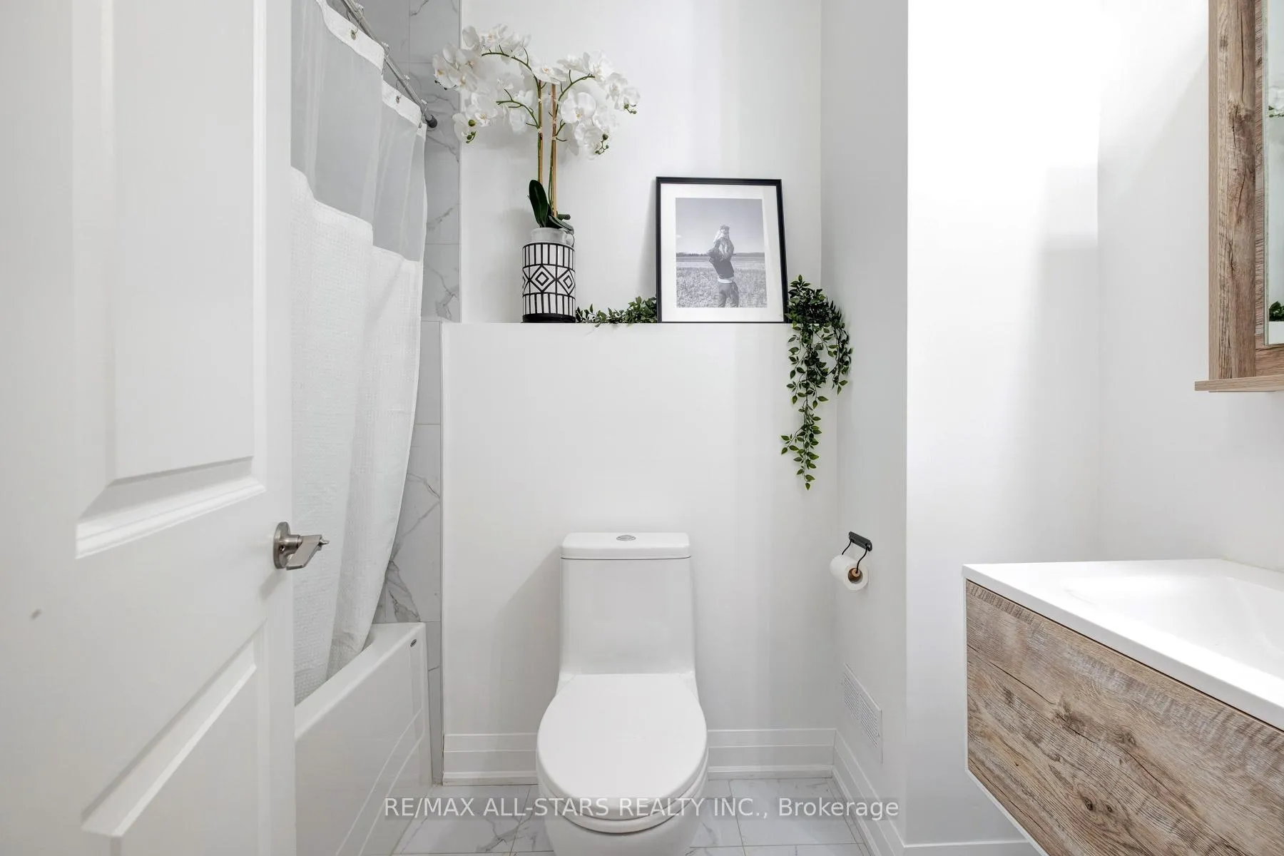 Photo 33 of 51 Elder Avenue, Etobicoke, Long Branch — HOMEH