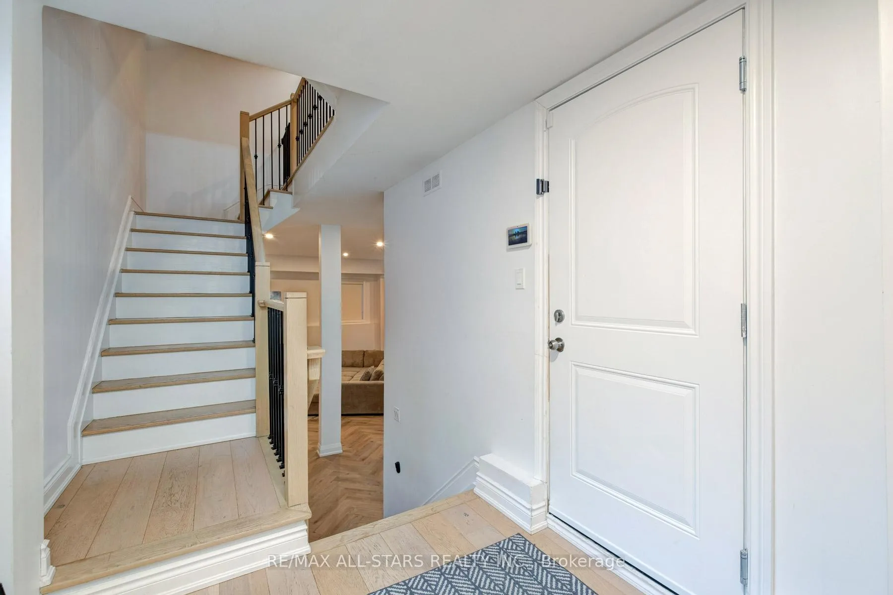 Photo 37 of 51 Elder Avenue, Etobicoke, Long Branch — HOMEH