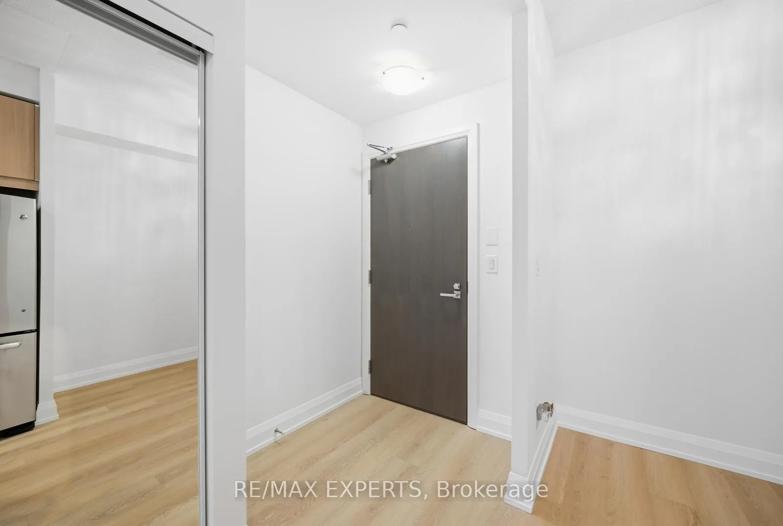 Photo 5 of Unit 2433, 7161 Yonge Street, Markham, Grandview — HOMEH