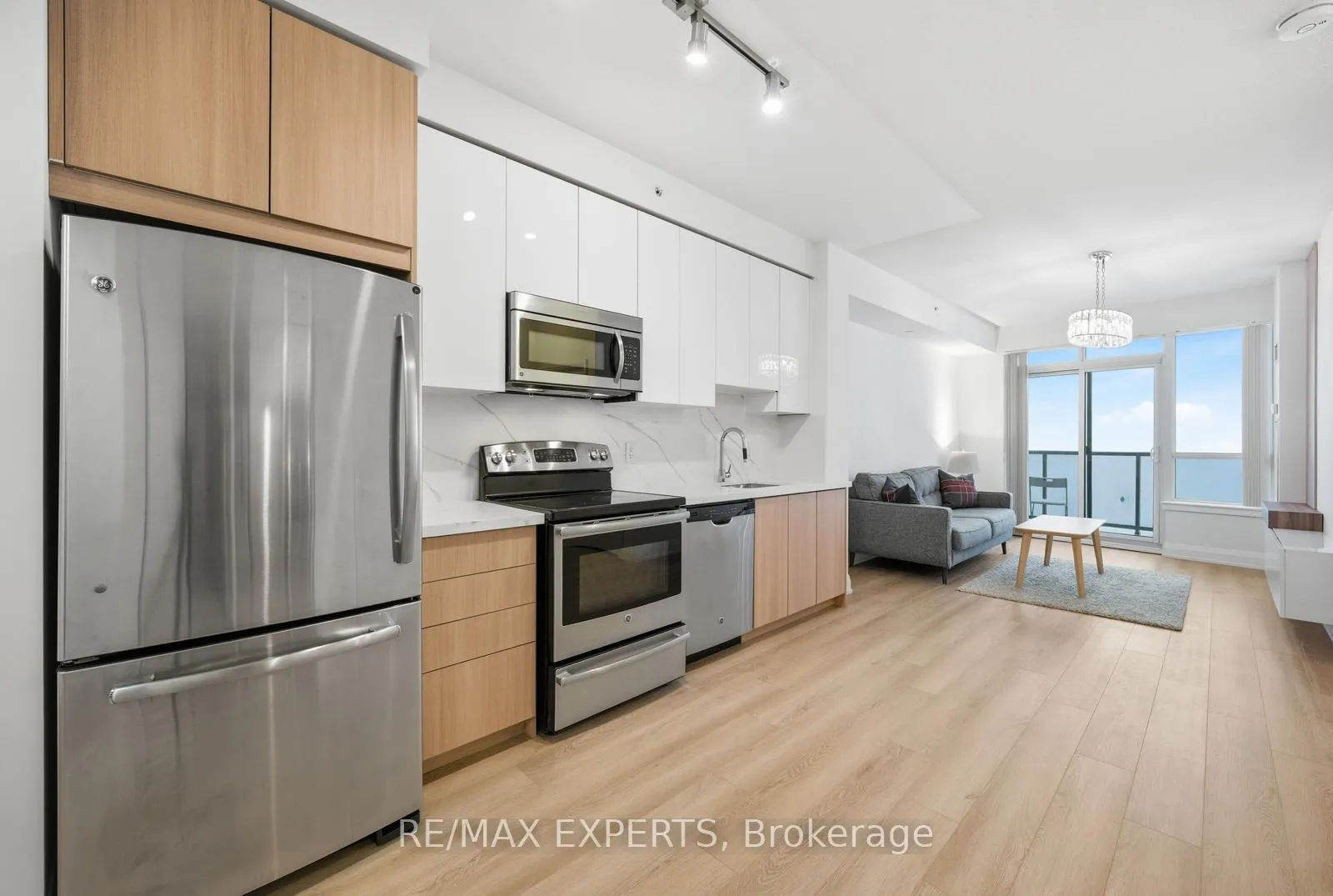 Photo 8 of Unit 2433, 7161 Yonge Street, Markham, Grandview — HOMEH