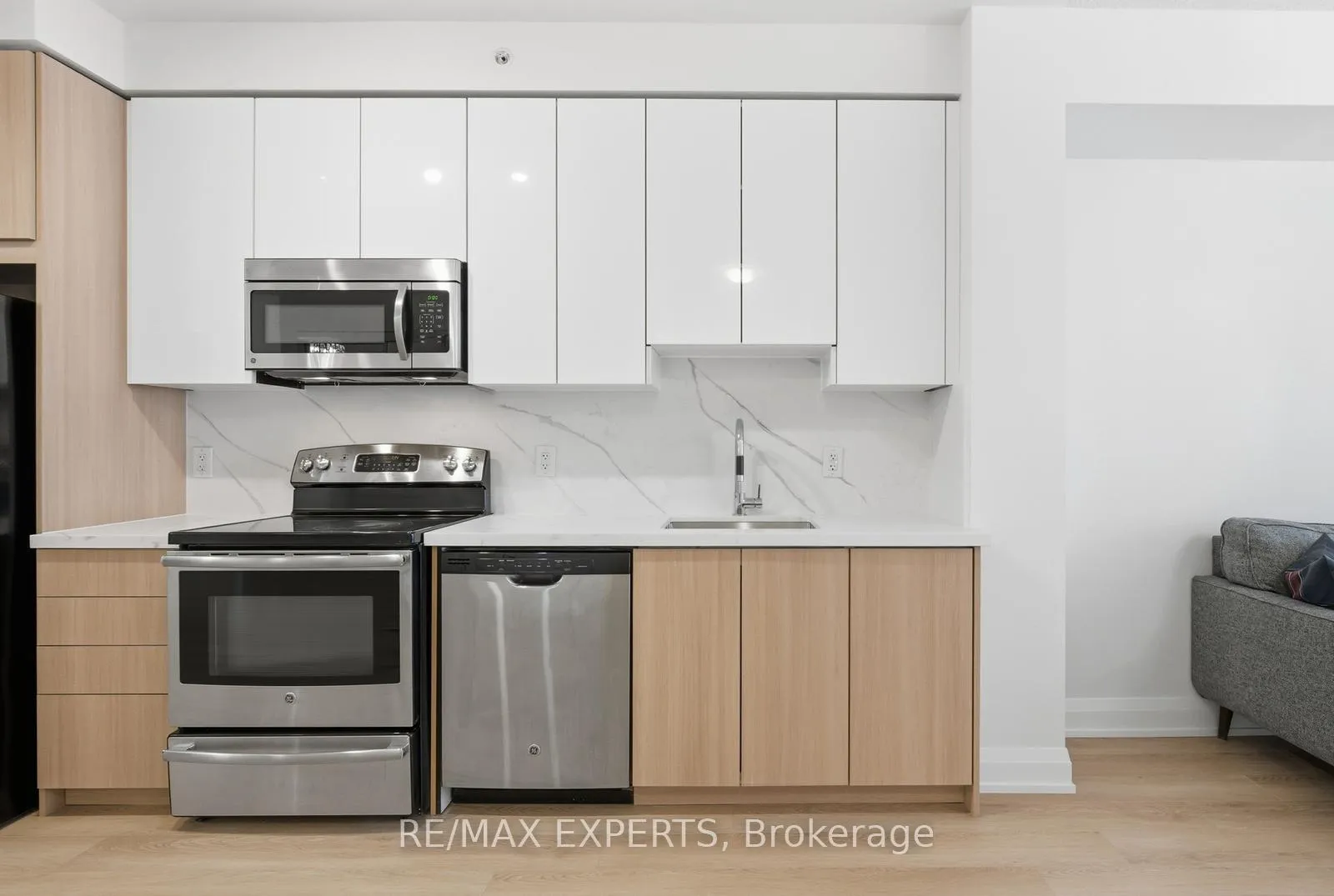 Photo 9 of Unit 2433, 7161 Yonge Street, Markham, Grandview — HOMEH