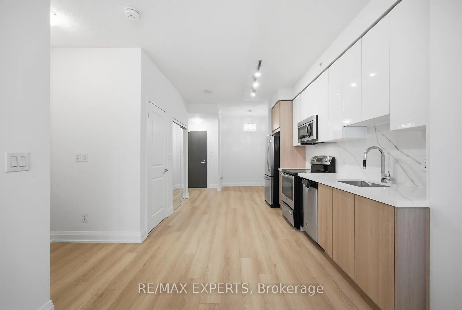 Photo 11 of Unit 2433, 7161 Yonge Street, Markham, Grandview — HOMEH