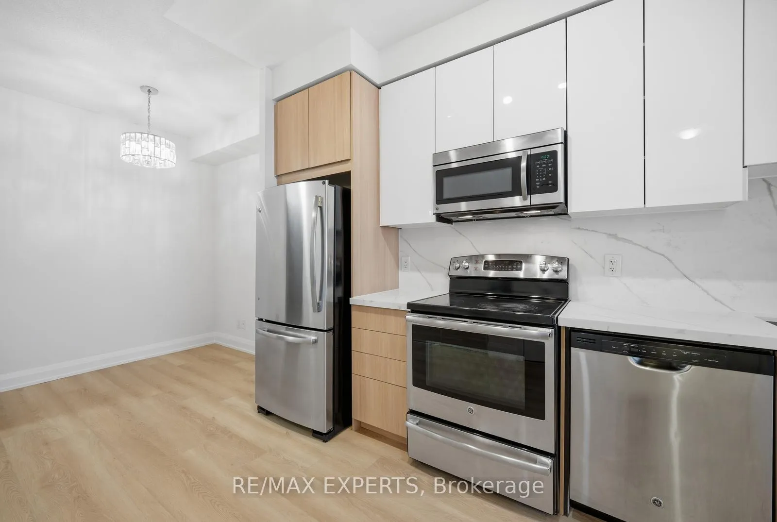 Photo 12 of Unit 2433, 7161 Yonge Street, Markham, Grandview — HOMEH