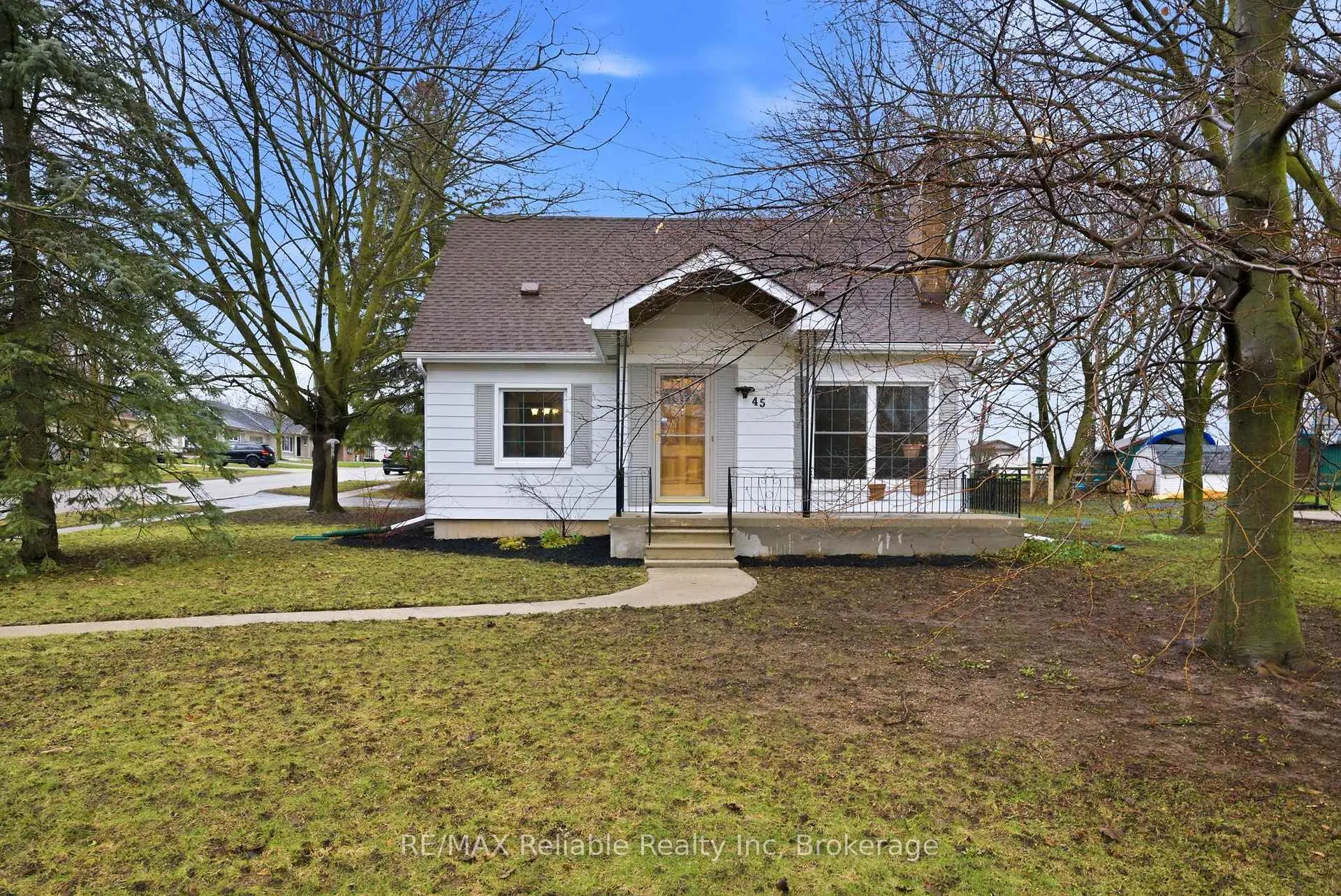 Photo 3 of 45 Whitehead Street, Central Huron, Clinton — HOMEH