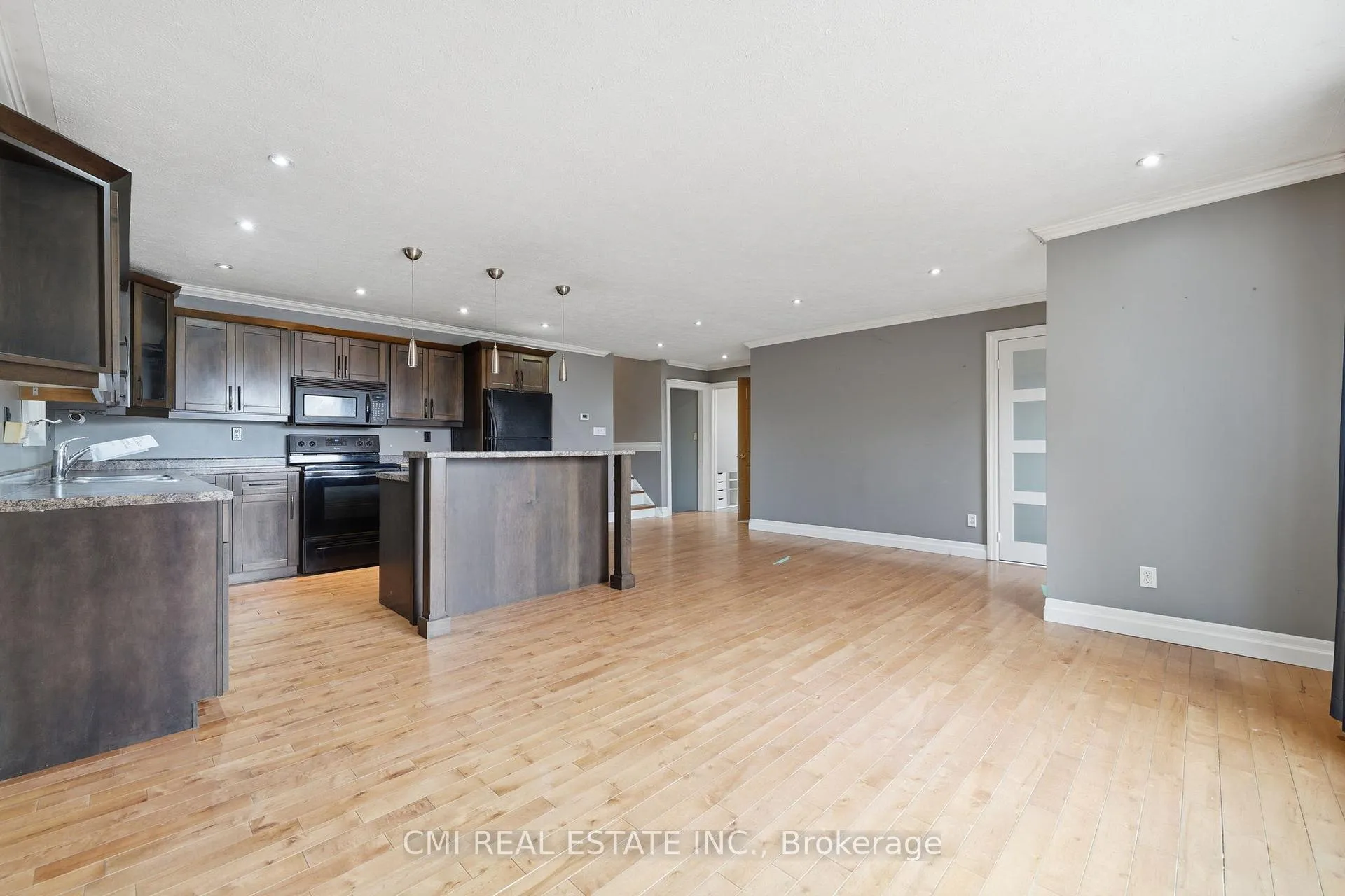 Photo 11 of 5 Pineway Avenue, Georgina, Keswick South — HOMEH