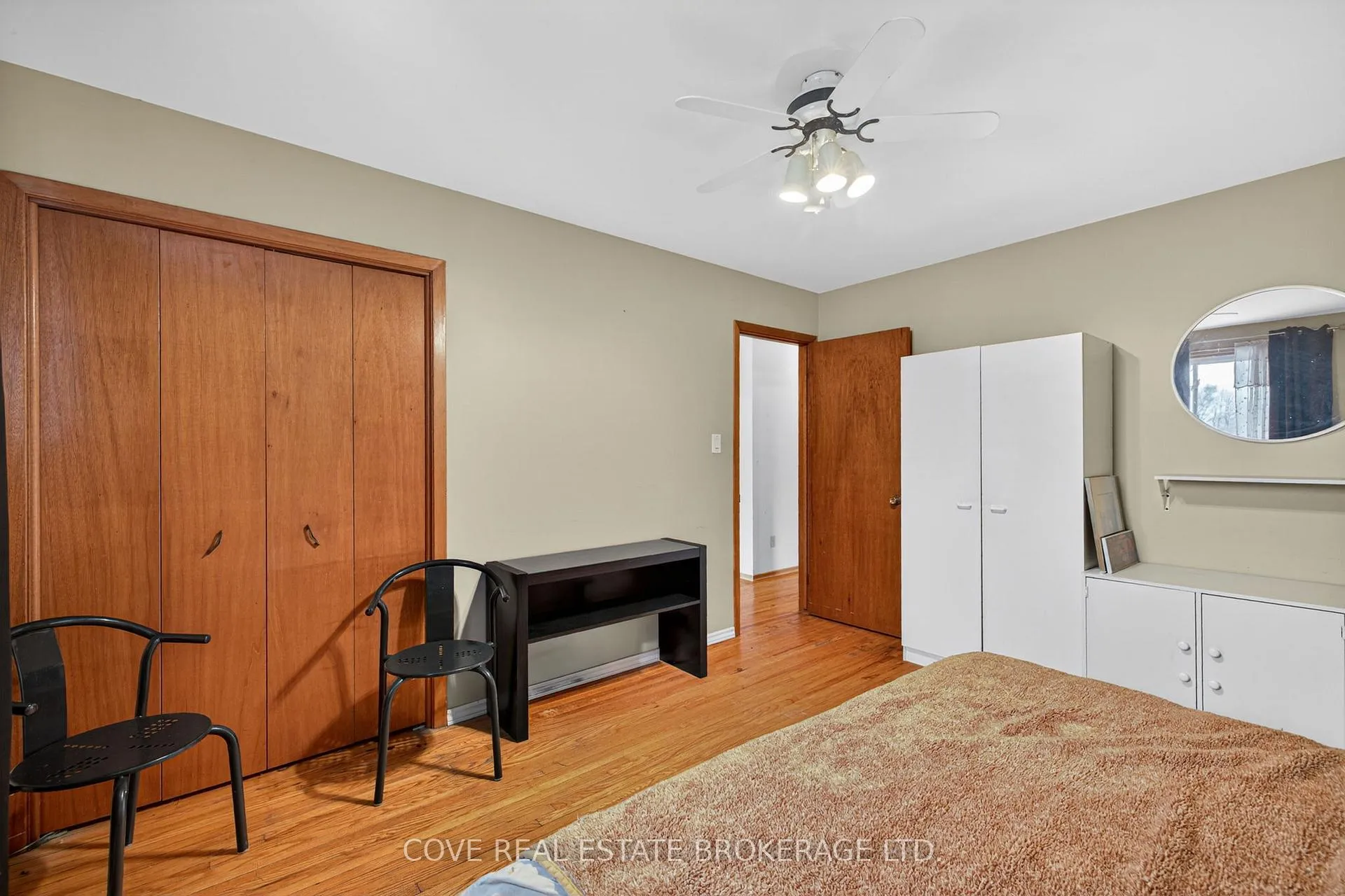 Photo 13 of 999 Willow Drive, London, South Y — HOMEH