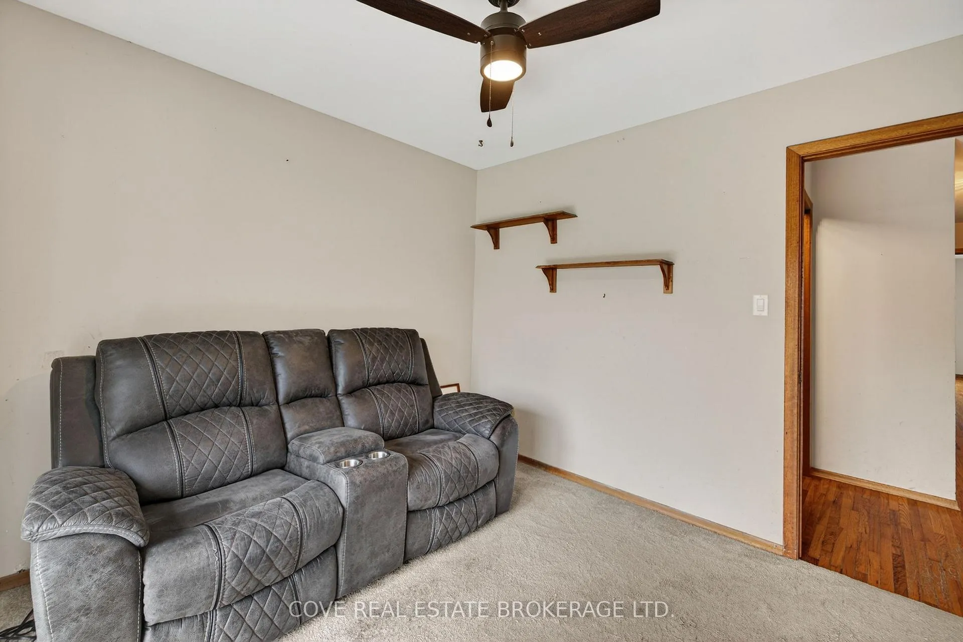 Photo 17 of 999 Willow Drive, London, South Y — HOMEH