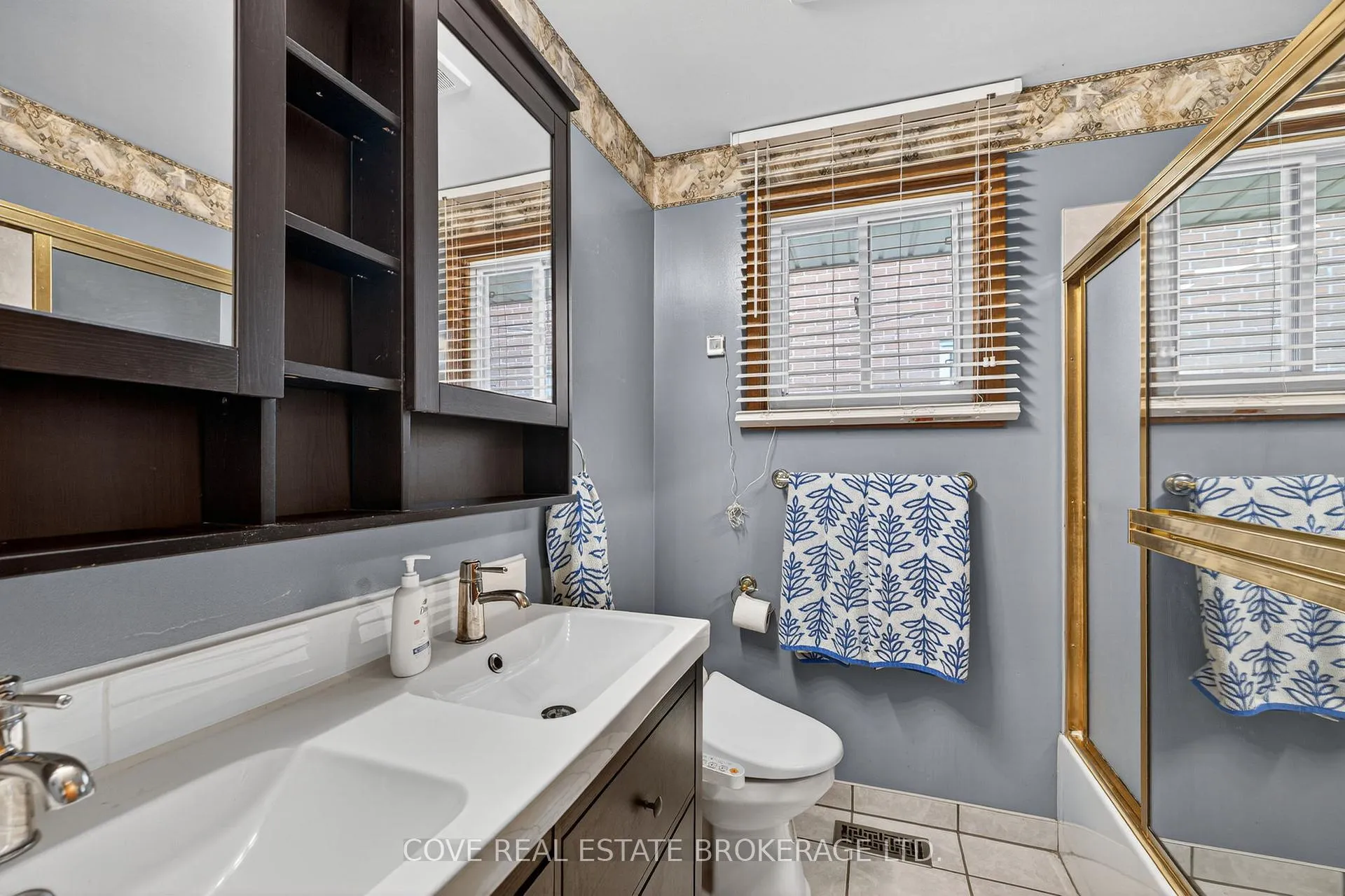 Photo 18 of 999 Willow Drive, London, South Y — HOMEH