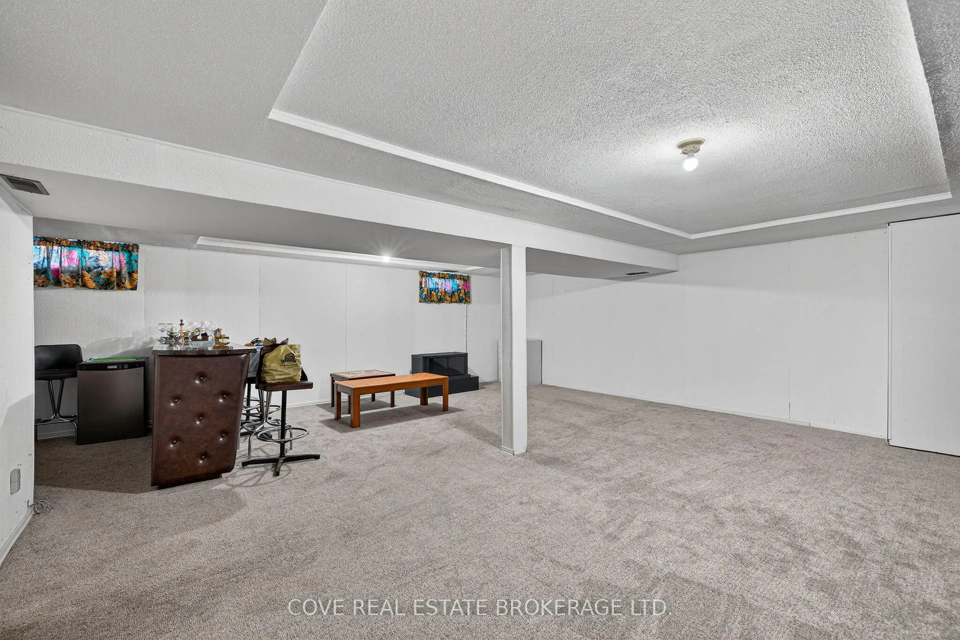 Photo 20 of 999 Willow Drive, London, South Y — HOMEH