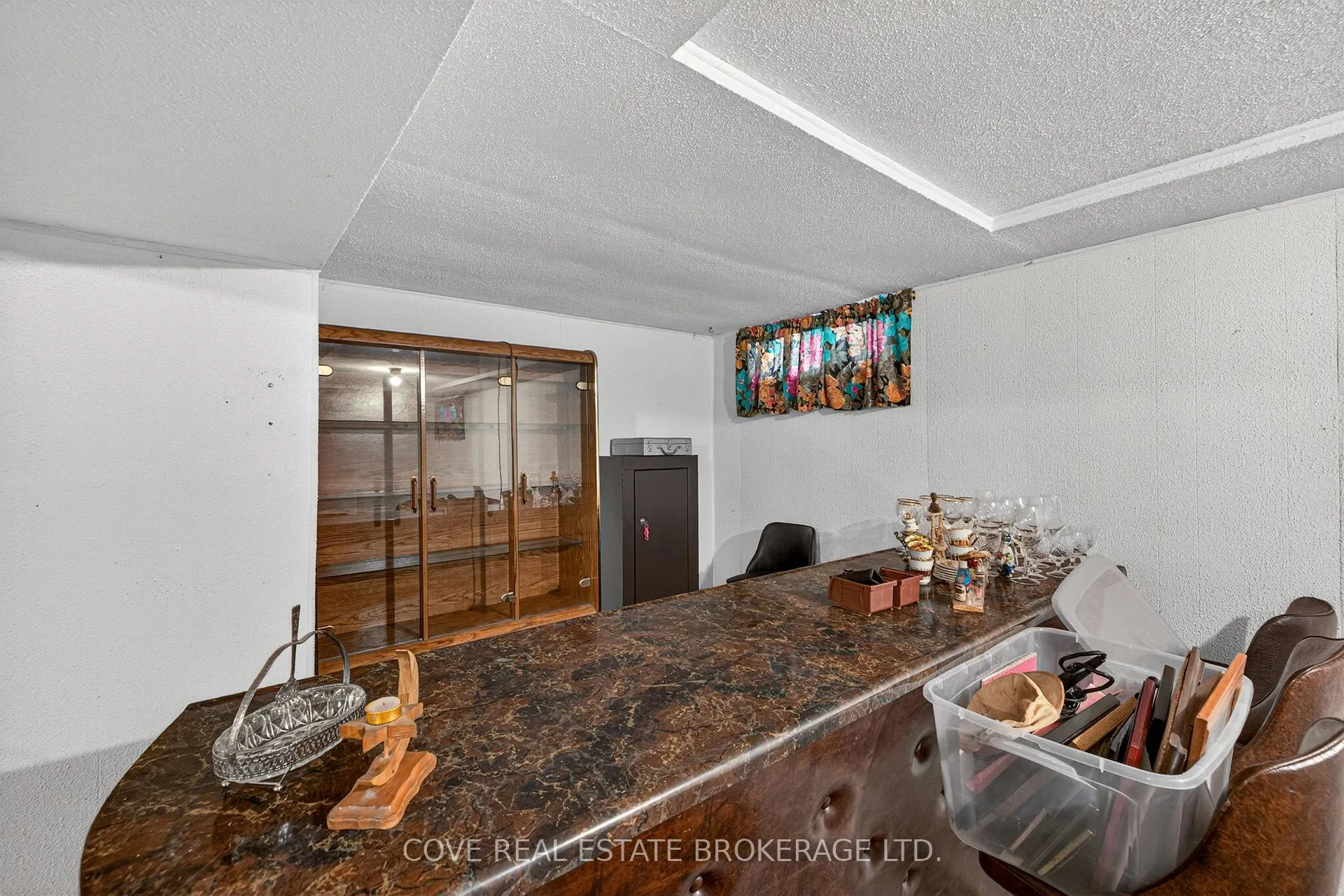 Photo 23 of 999 Willow Drive, London, South Y — HOMEH