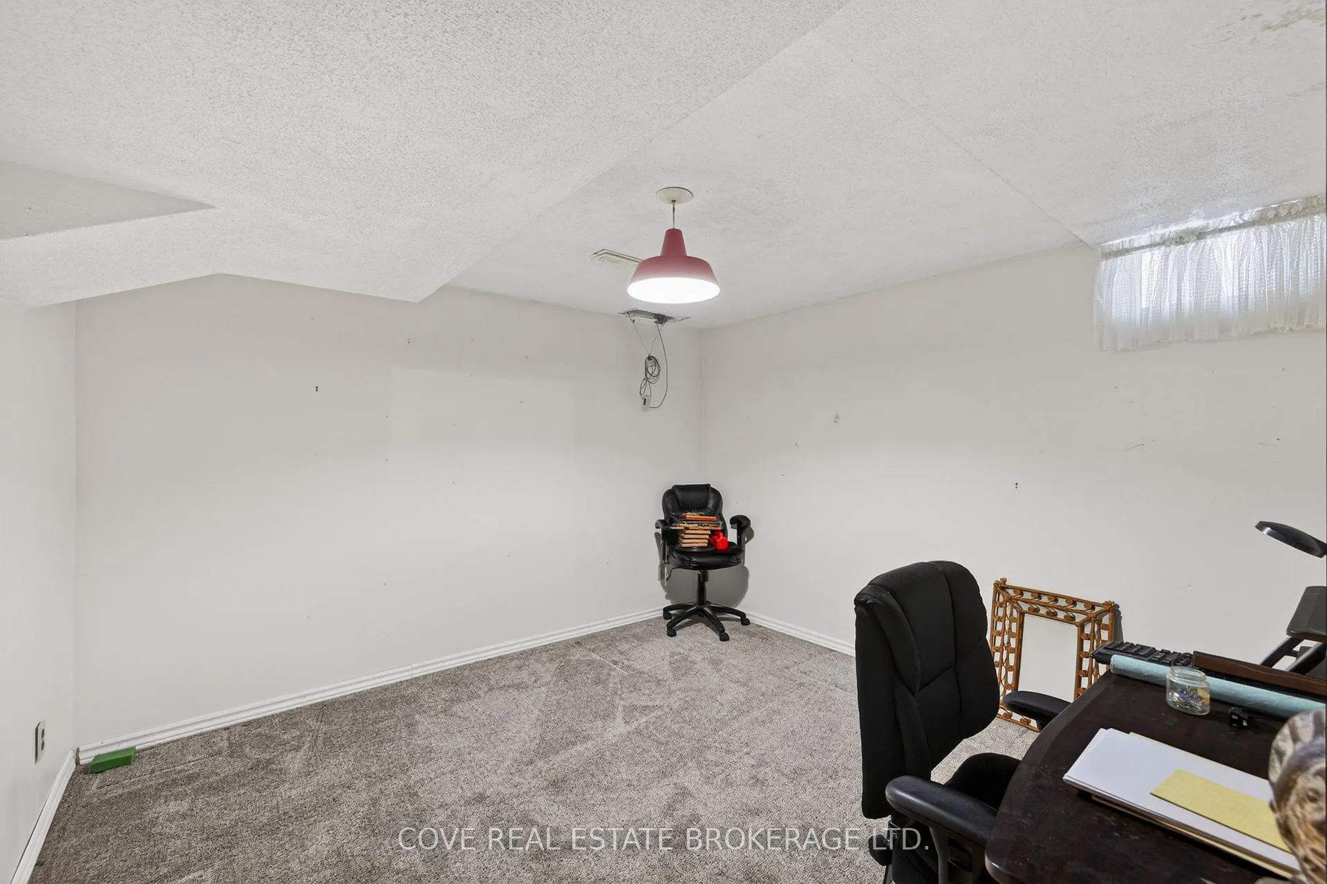 Photo 25 of 999 Willow Drive, London, South Y — HOMEH