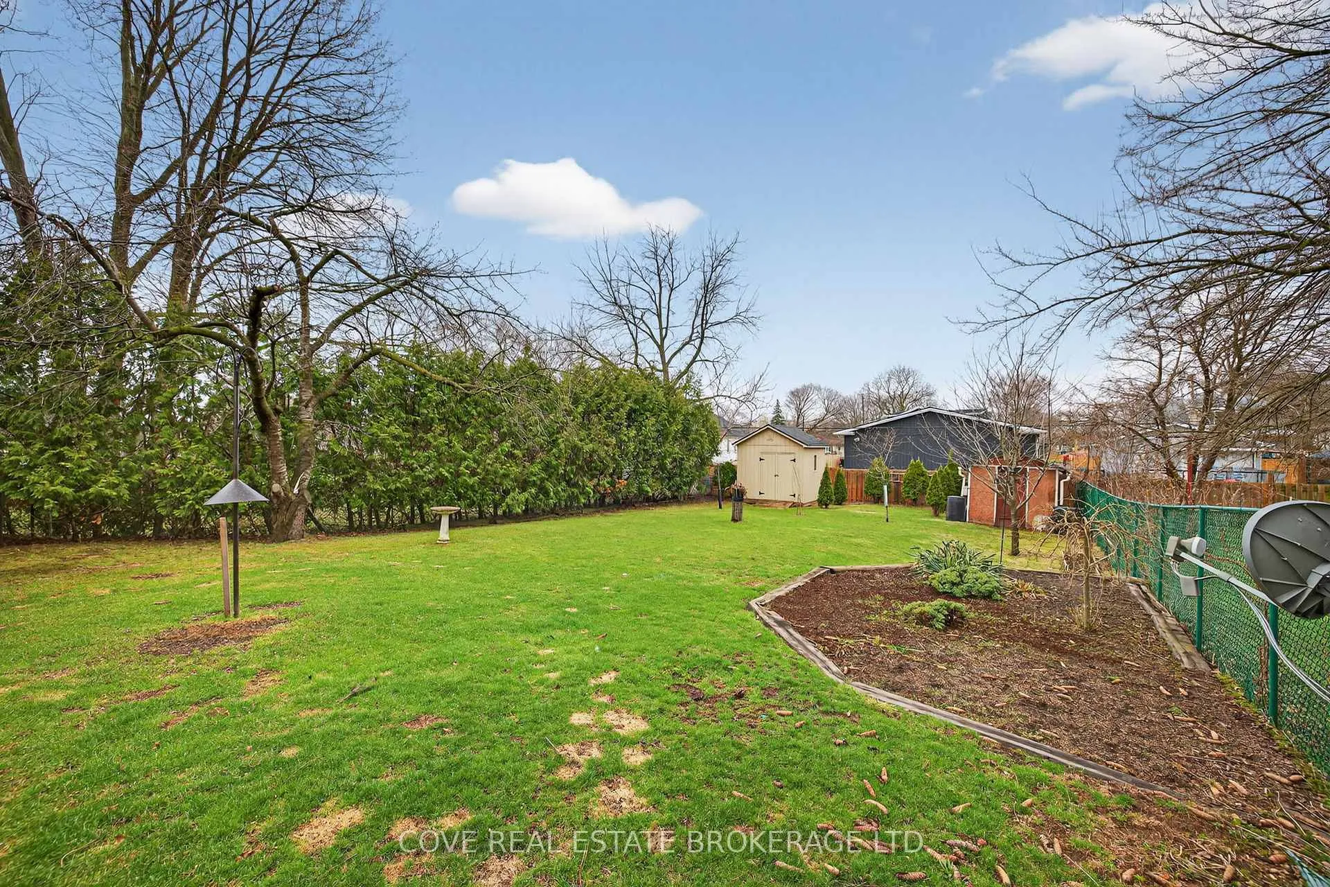 Photo 30 of 999 Willow Drive, London, South Y — HOMEH